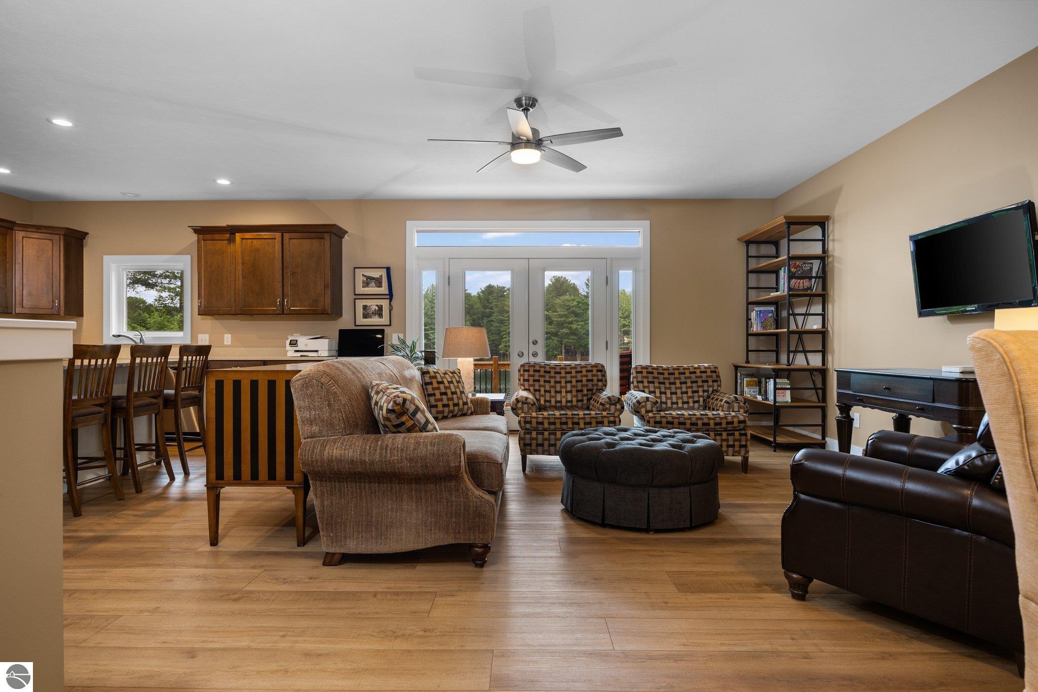 516 Gitchegumee Drive