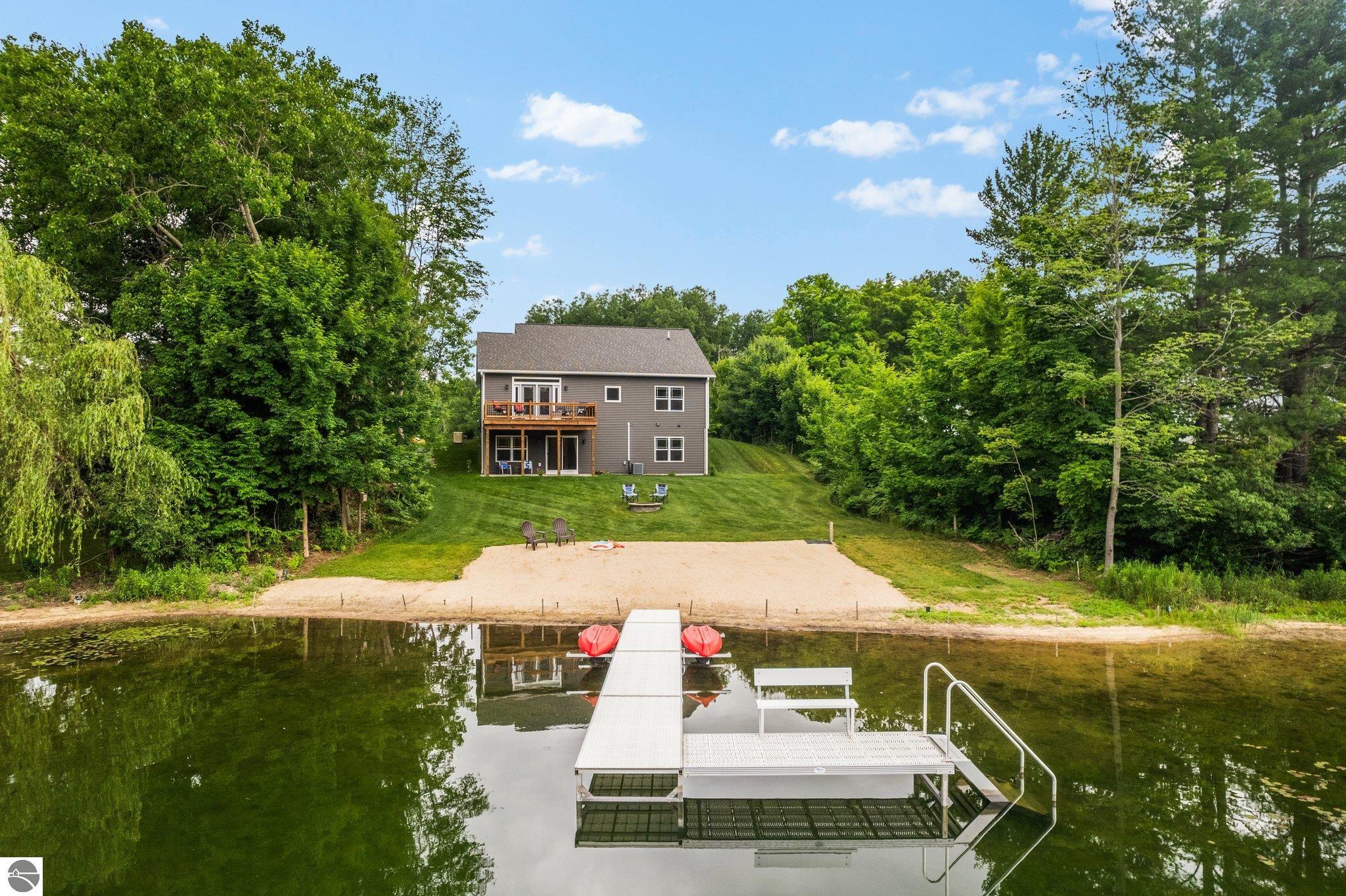 516 Gitchegumee Drive