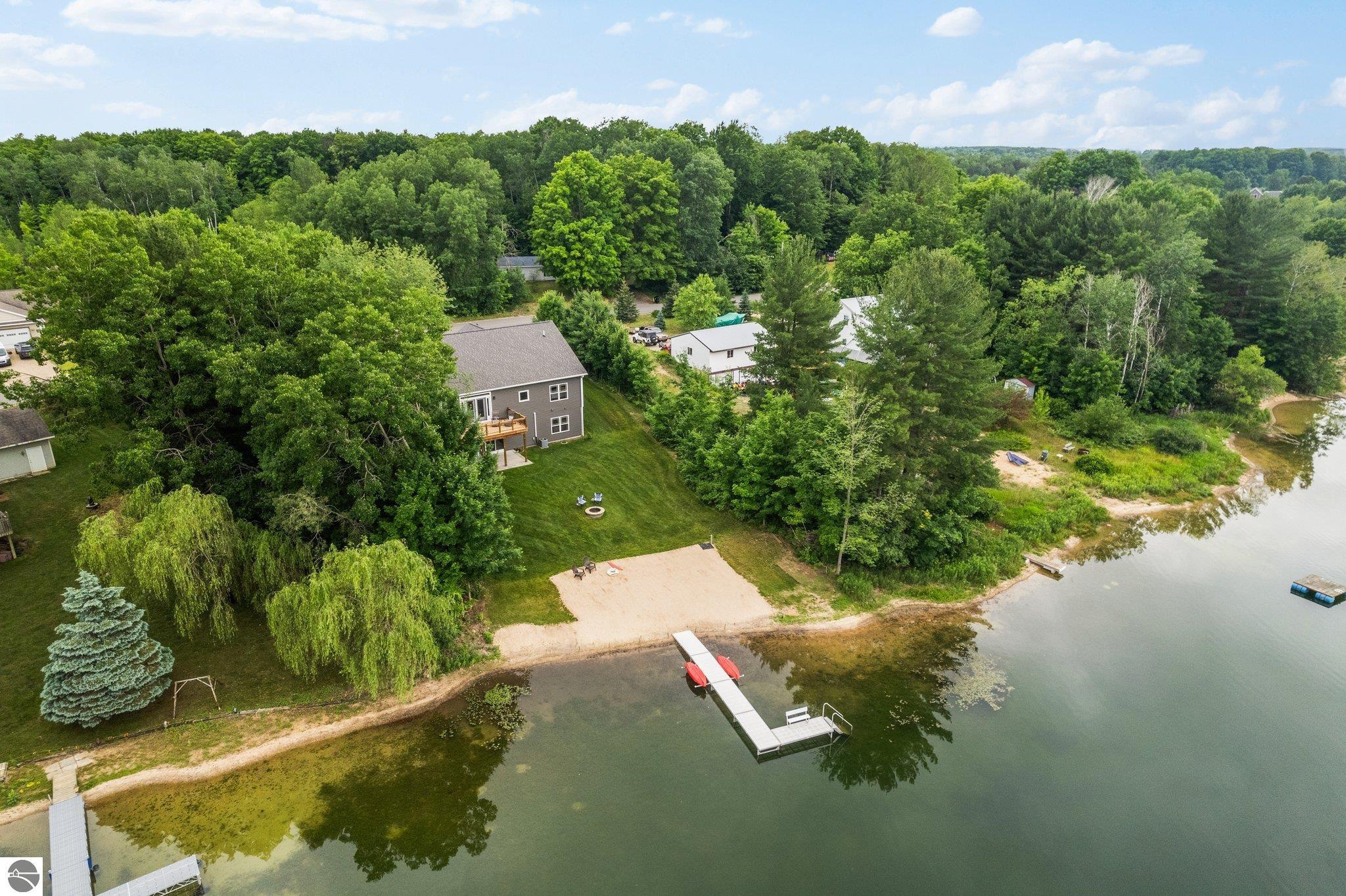 516 Gitchegumee Drive
