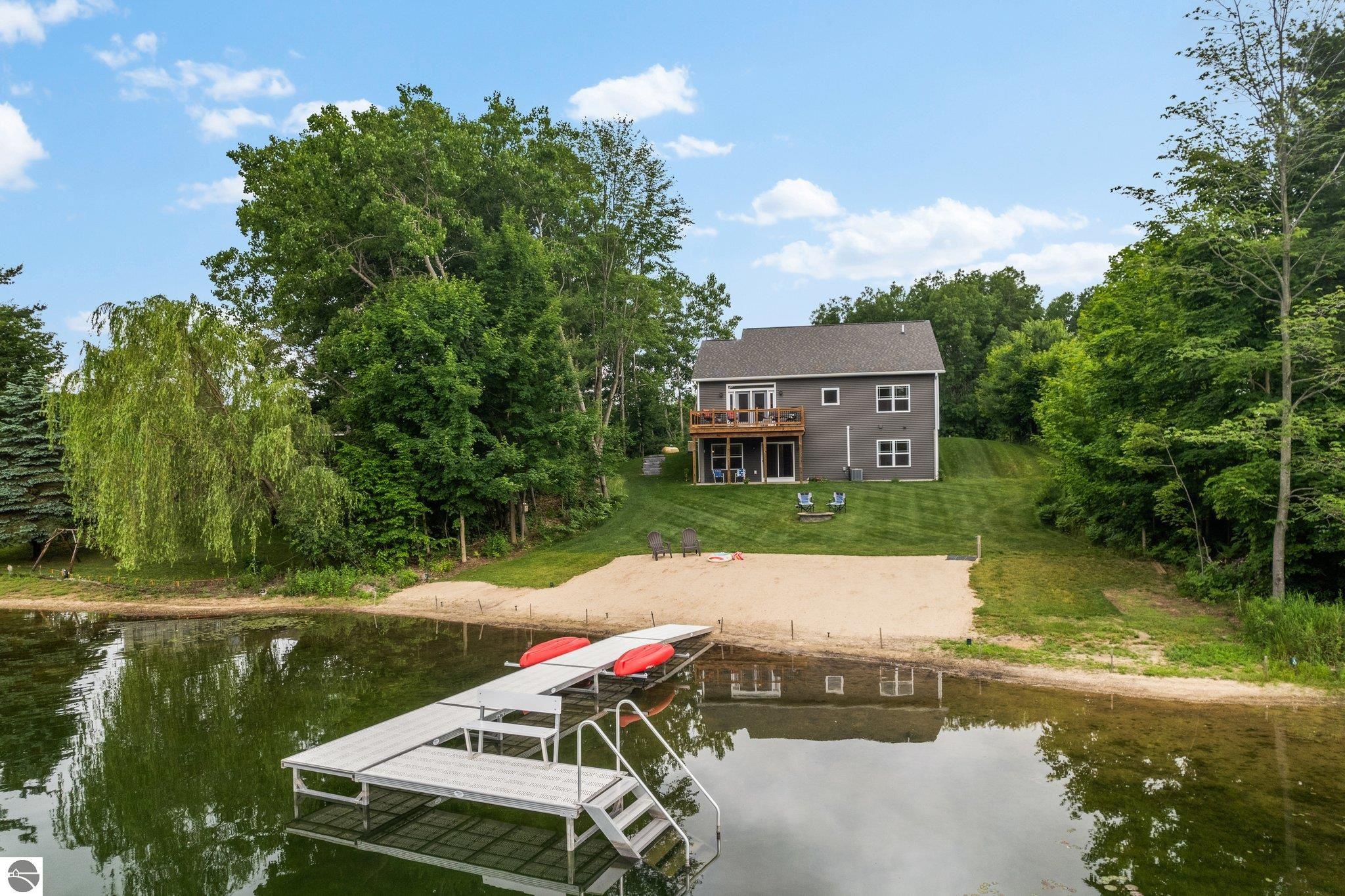 516 Gitchegumee Drive