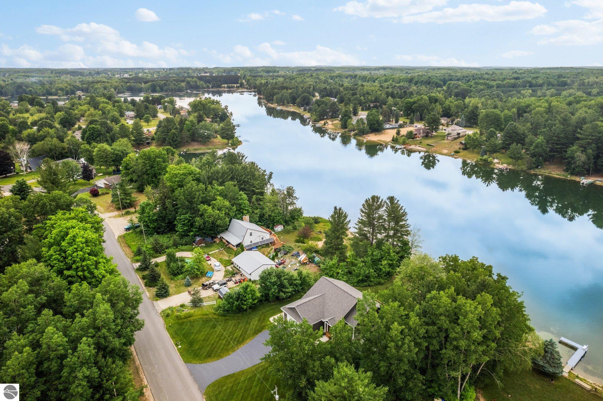 516 Gitchegumee Drive