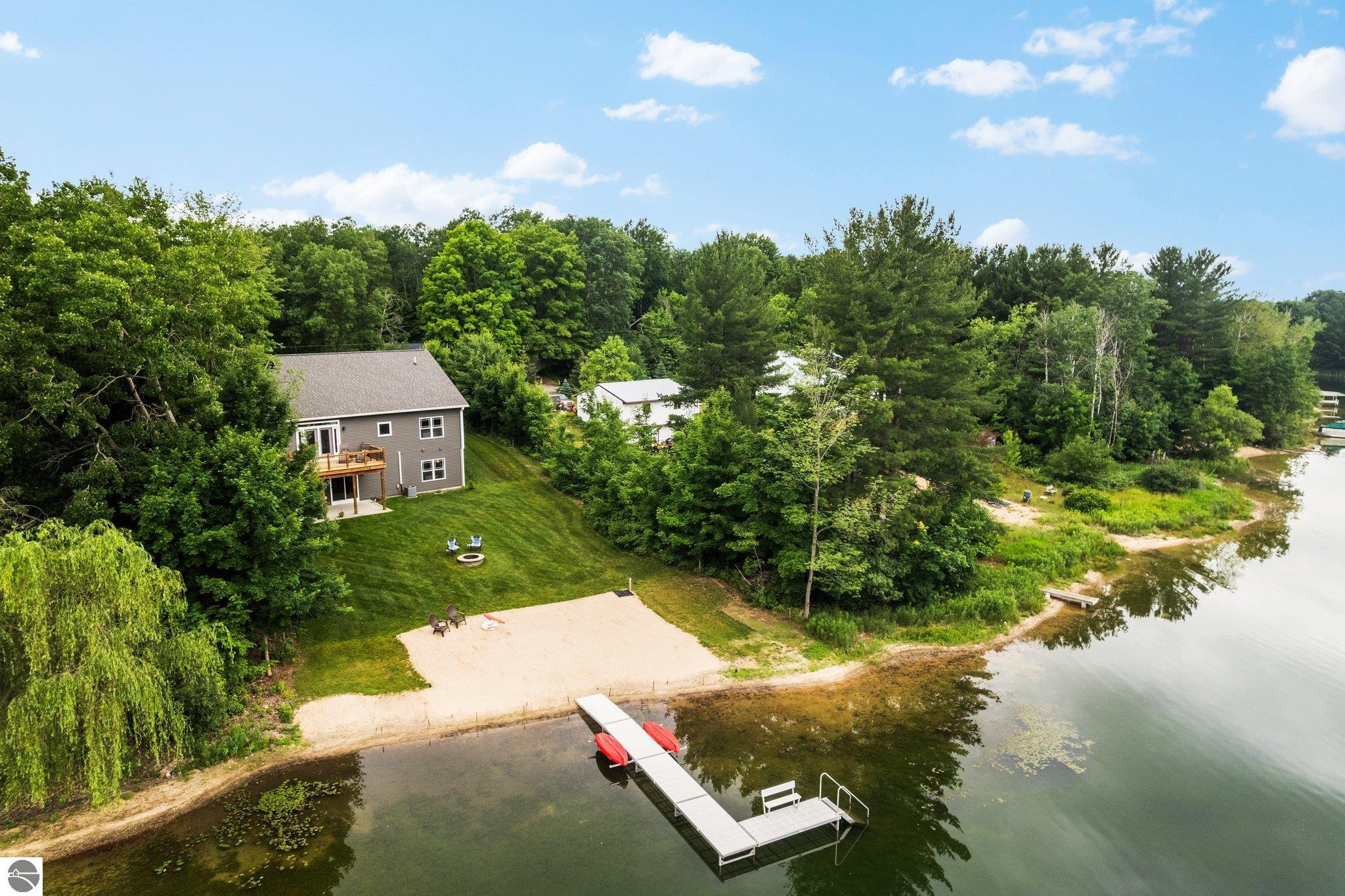 516 Gitchegumee Drive