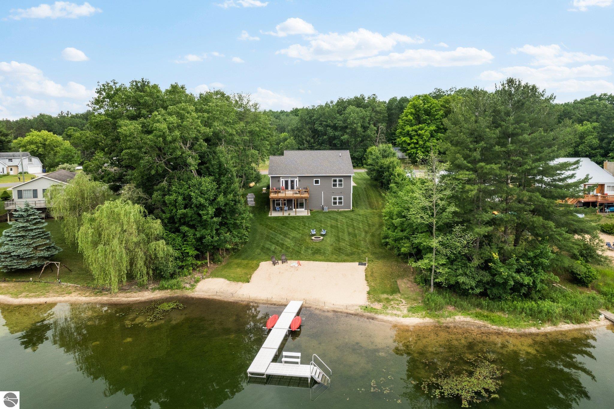 516 Gitchegumee Drive