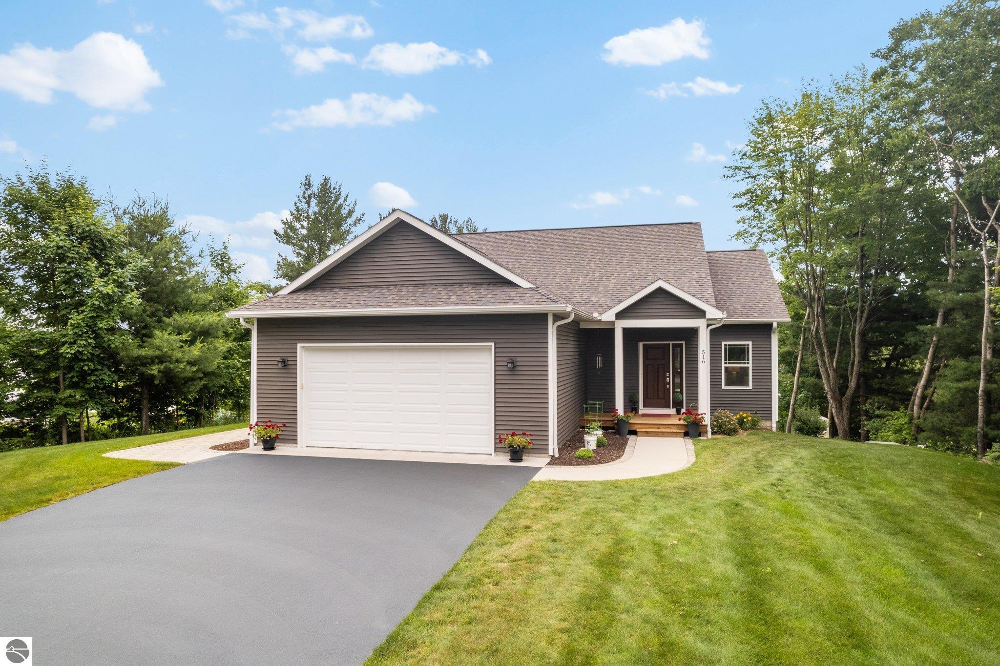 516 Gitchegumee Drive