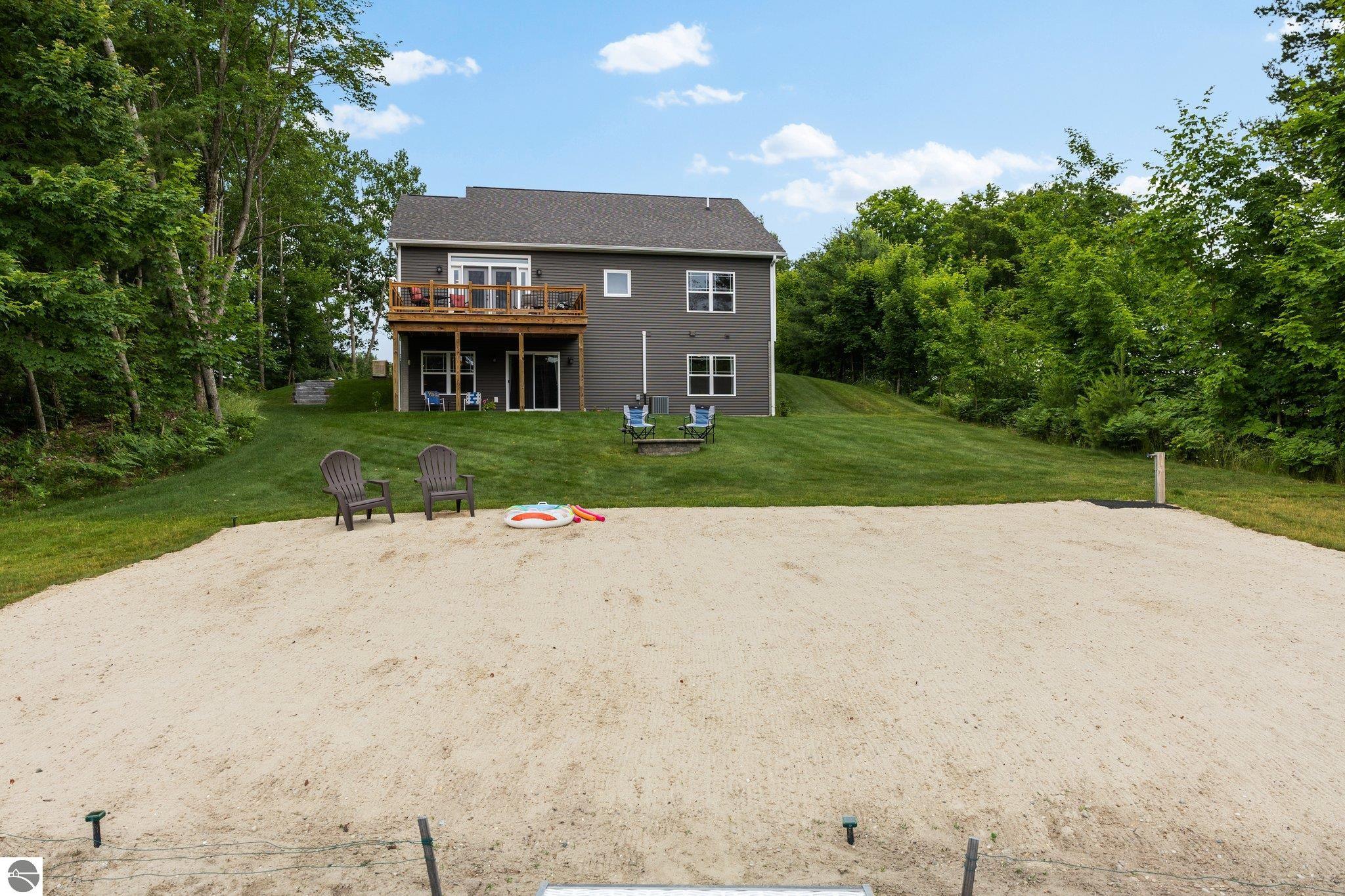 516 Gitchegumee Drive