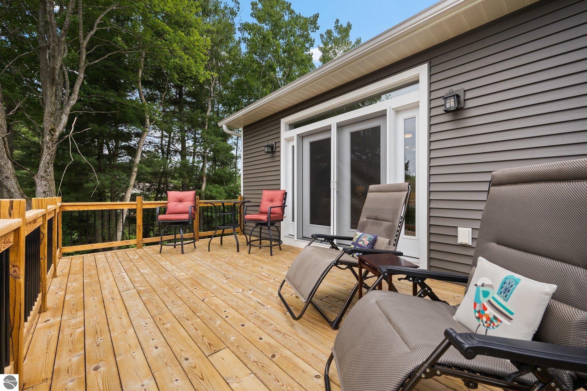 516 Gitchegumee Drive