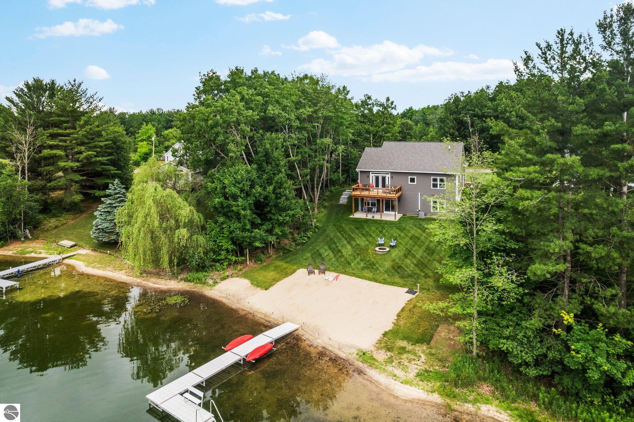 516 Gitchegumee Drive