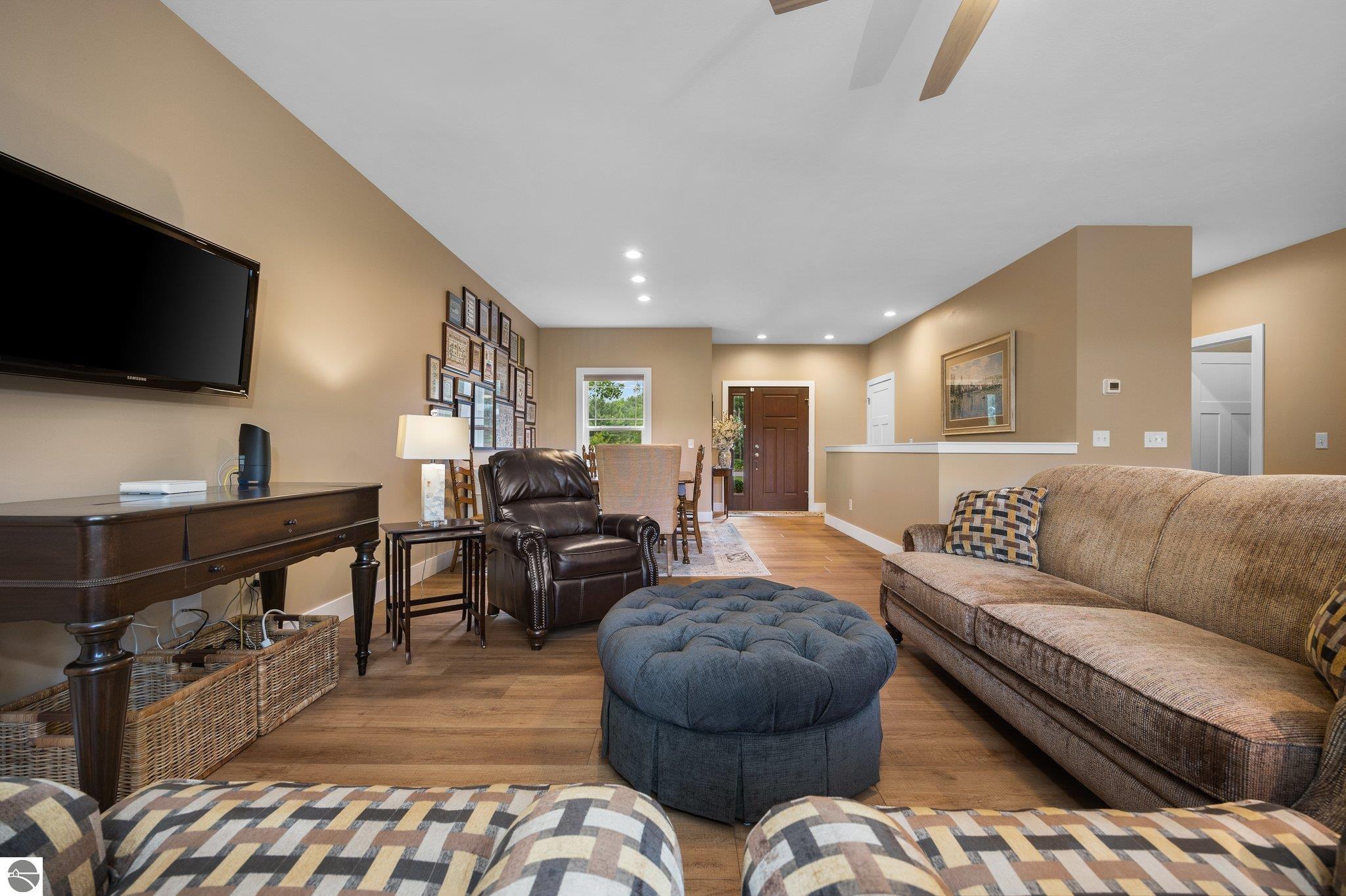 516 Gitchegumee Drive