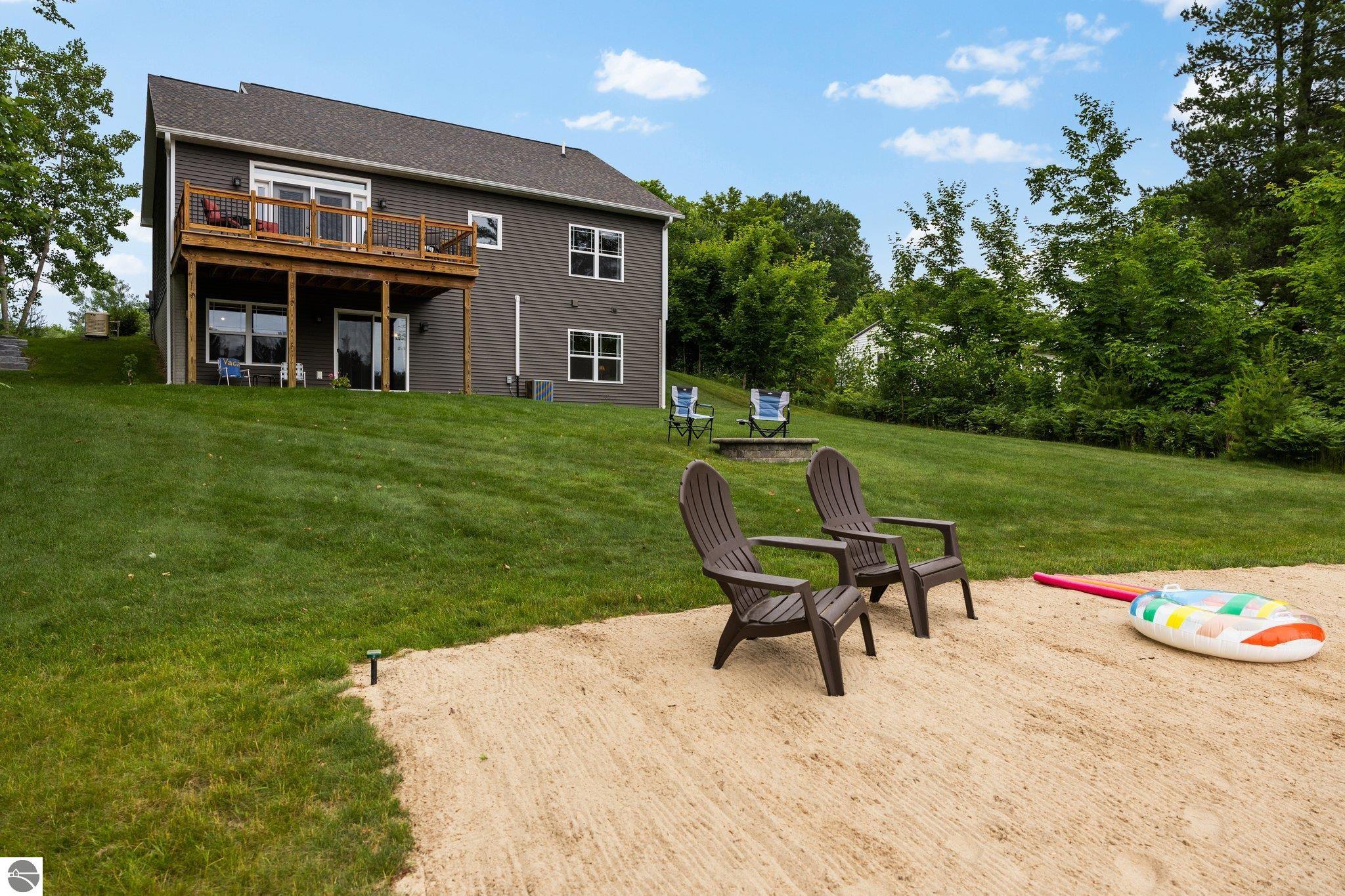 516 Gitchegumee Drive