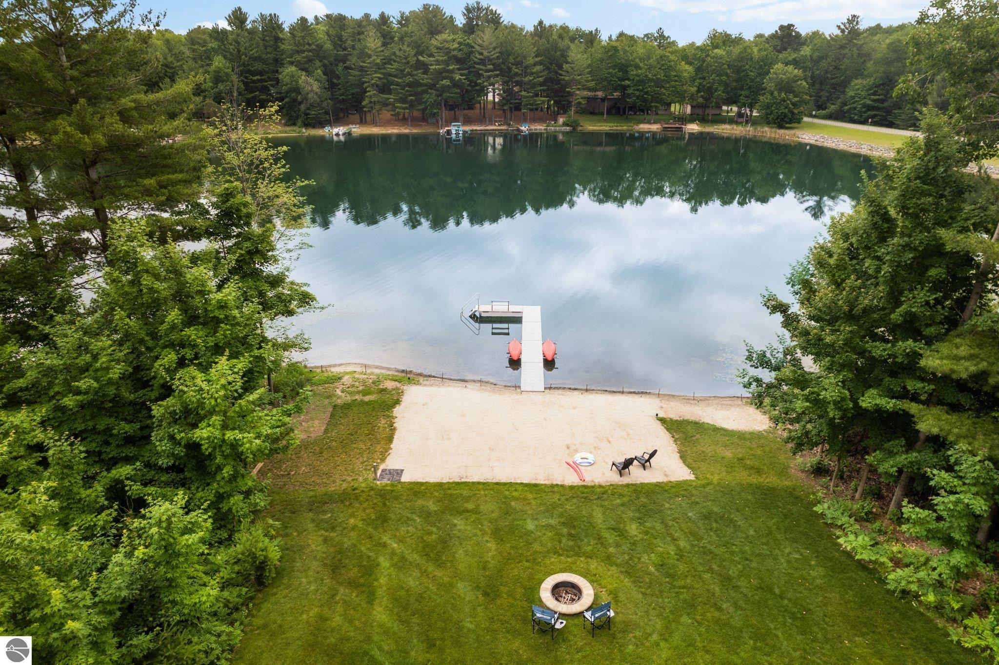 516 Gitchegumee Drive
