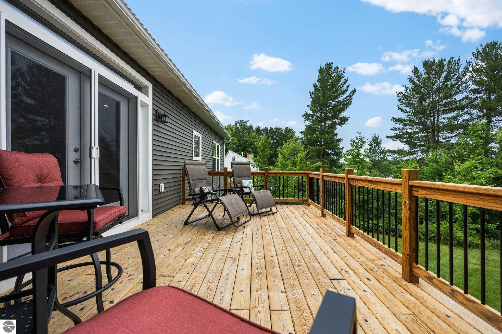 516 Gitchegumee Drive