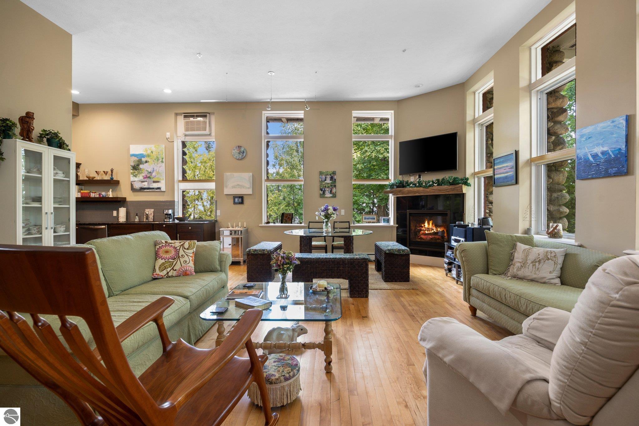 513 N Saint Marys Street # 4