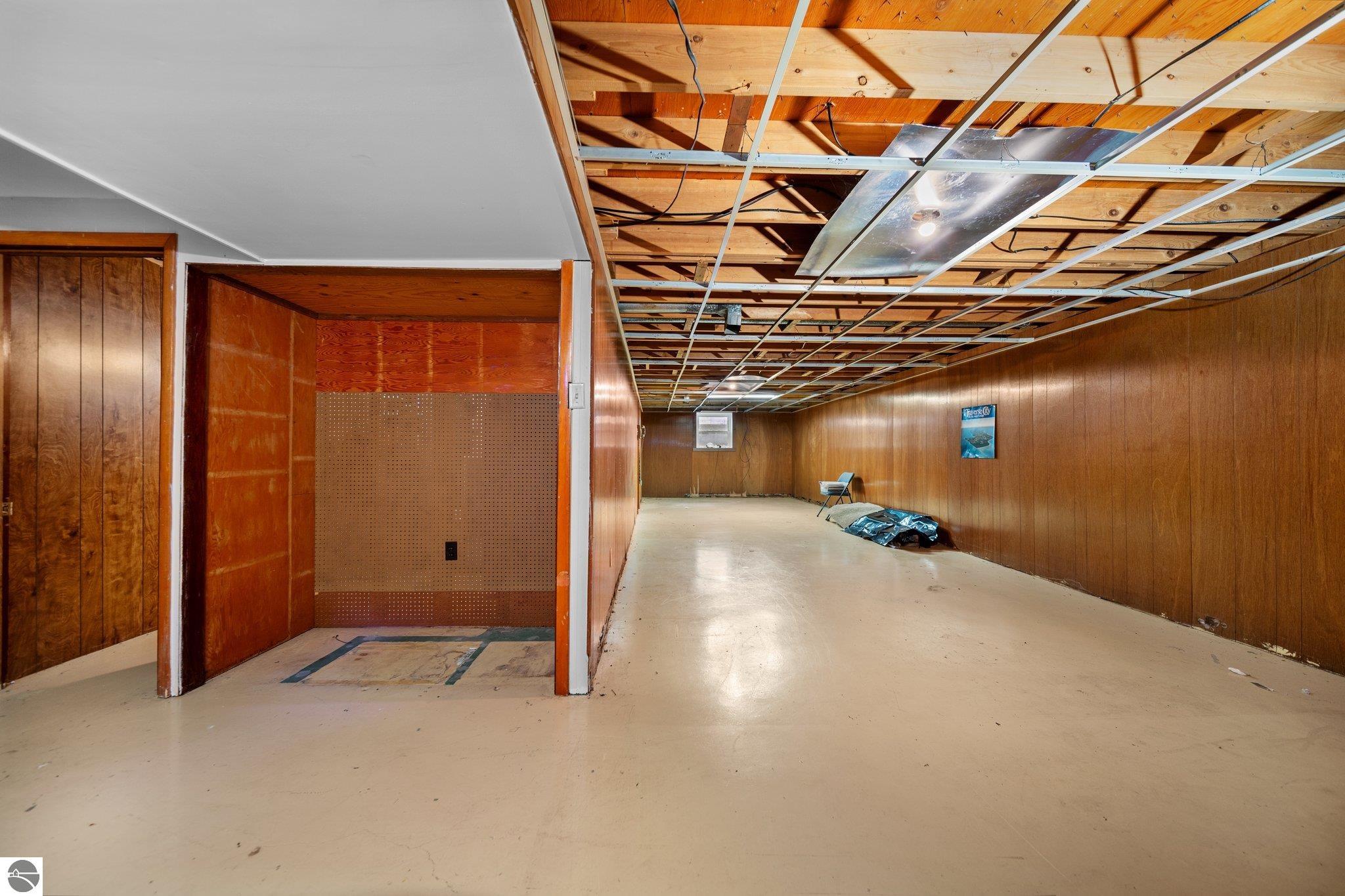 1221 Arbutus Court