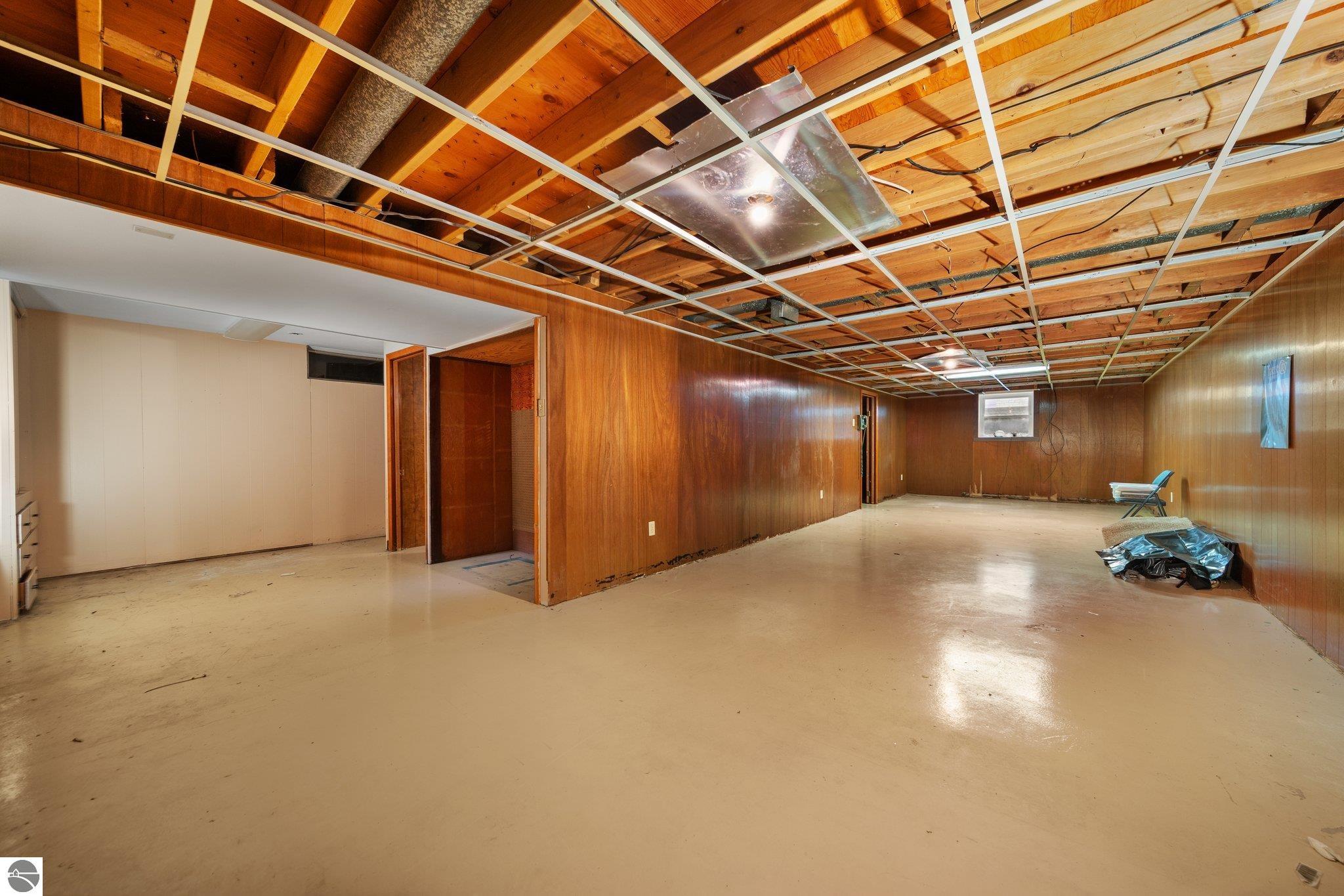 1221 Arbutus Court