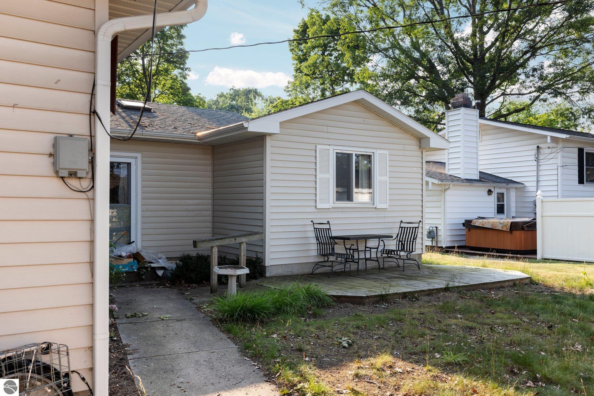 1221 Arbutus Court