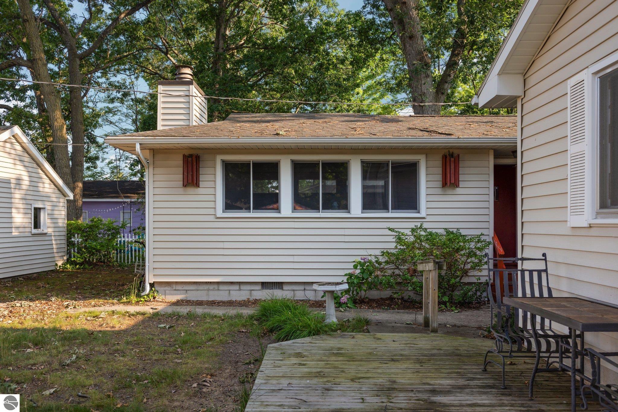 1221 Arbutus Court