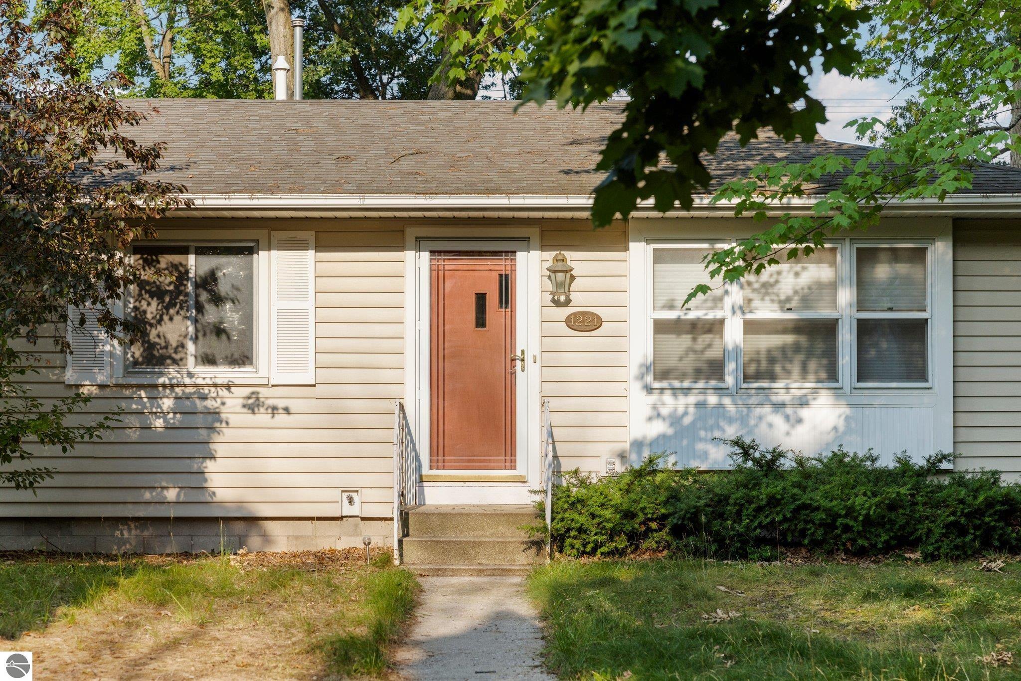 1221 Arbutus Court