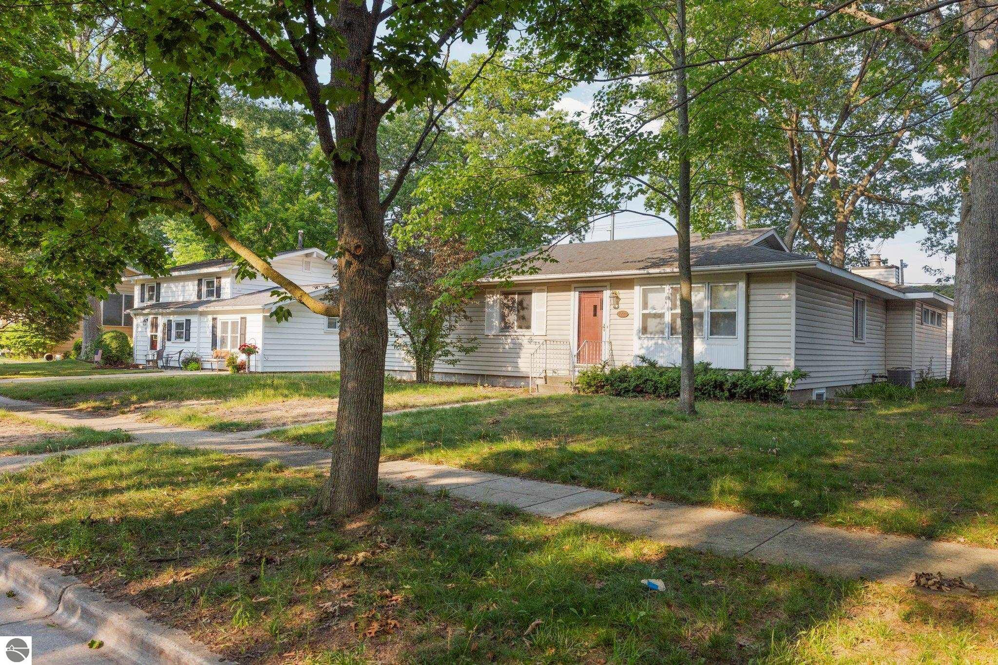 1221 Arbutus Court