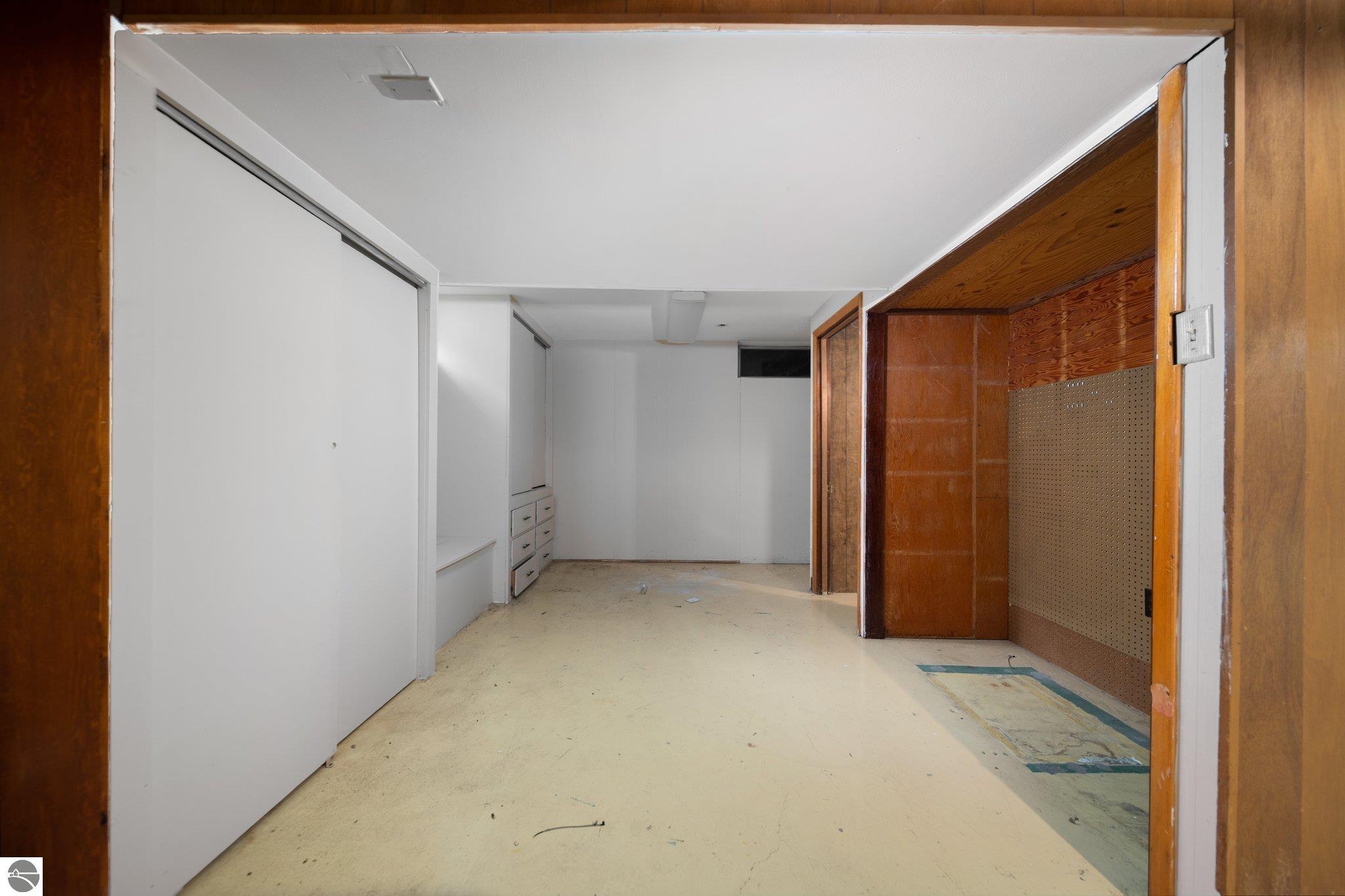 1221 Arbutus Court