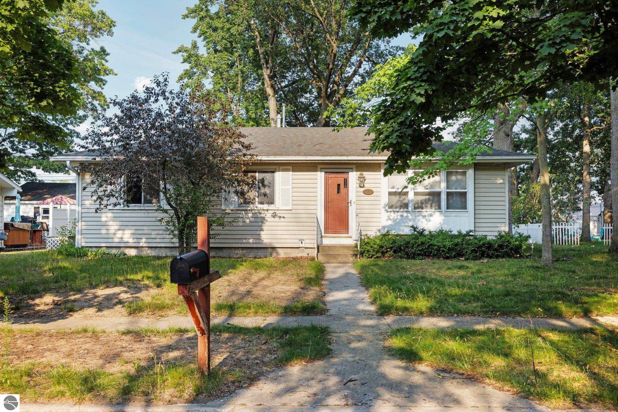 1221 Arbutus Court