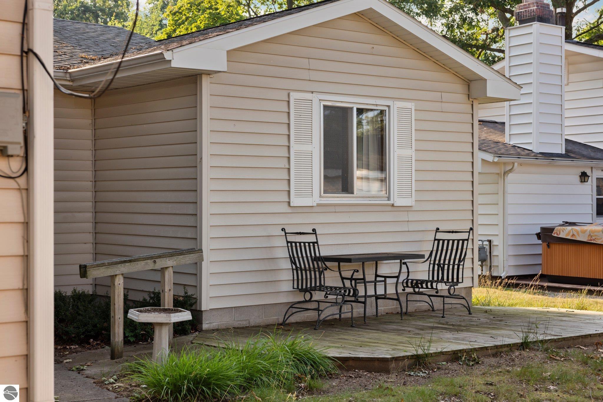 1221 Arbutus Court
