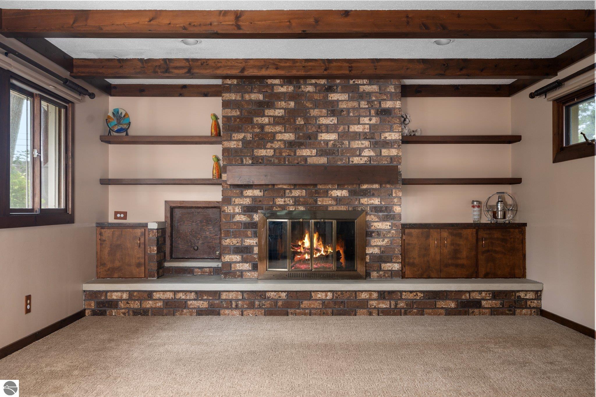 1221 Arbutus Court