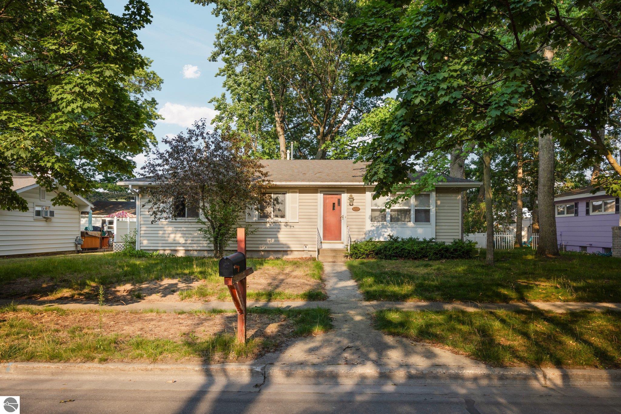 1221 Arbutus Court