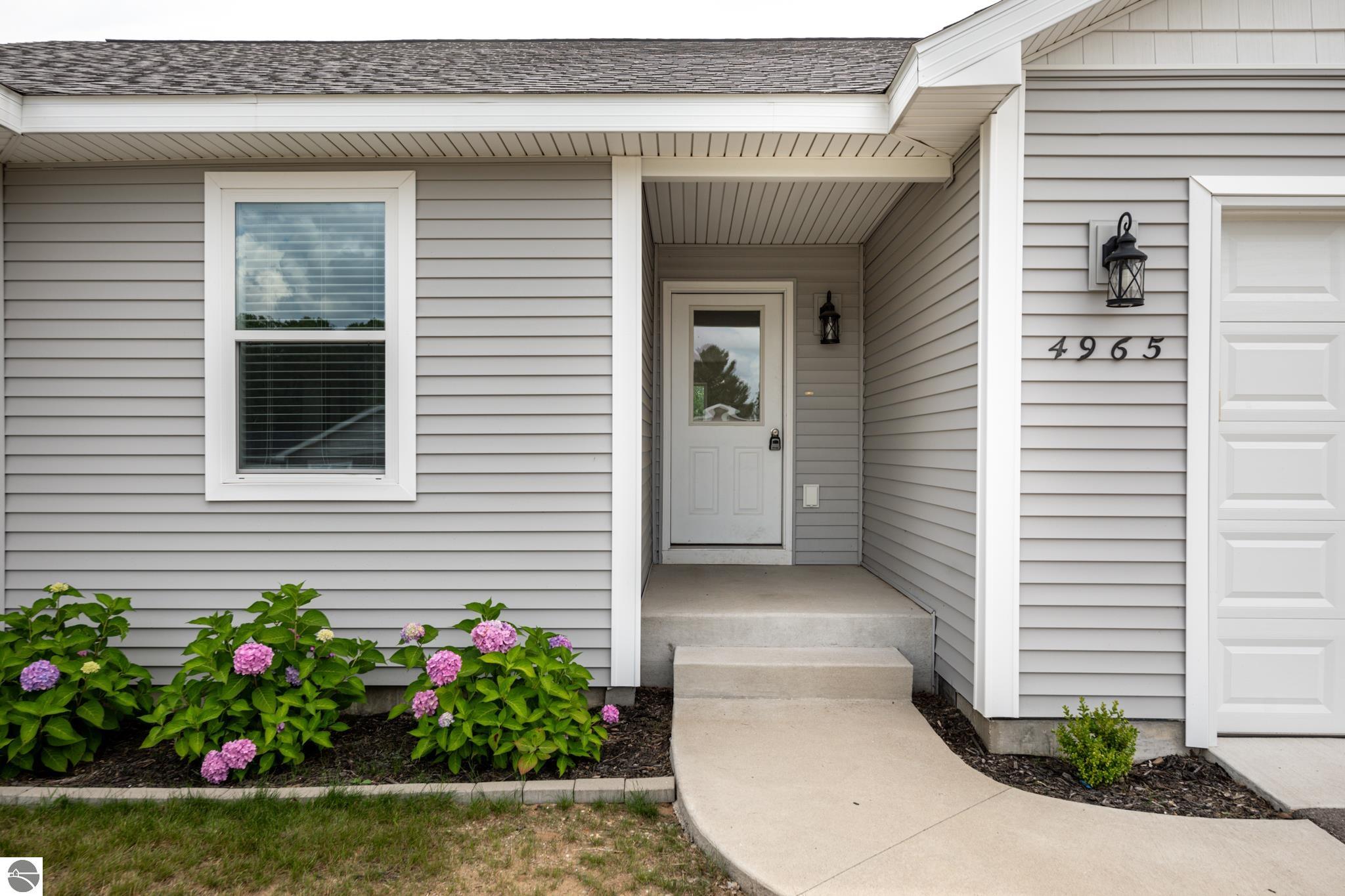 4965 Meadowlark Lane