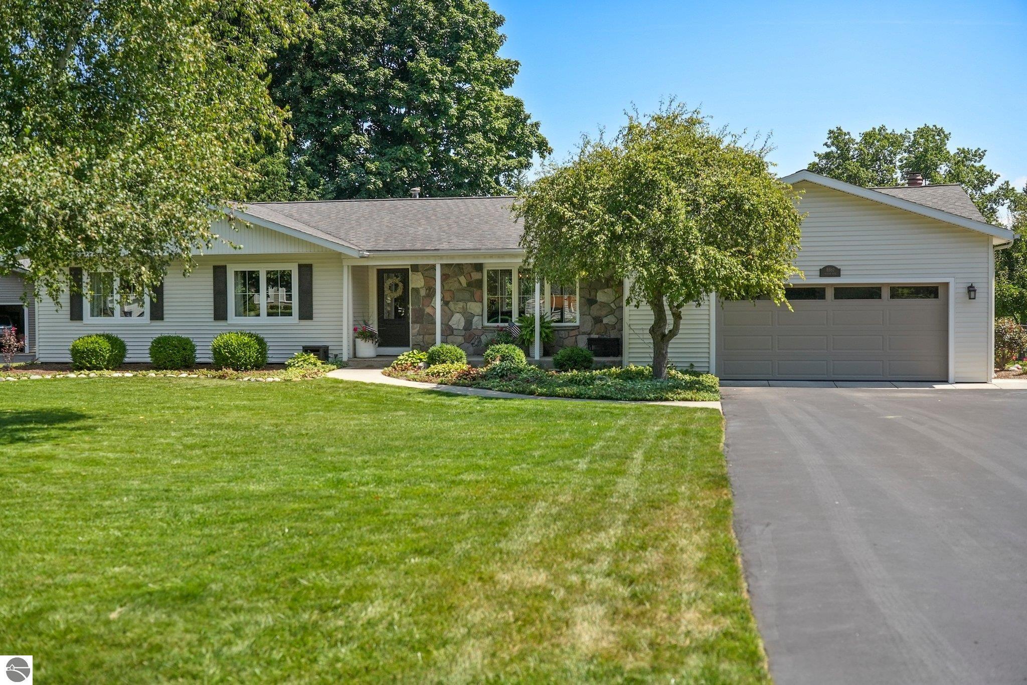 8860 Horizon Drive