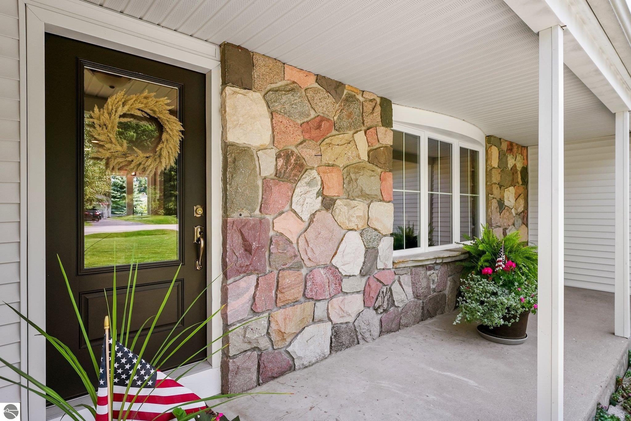 8860 Horizon Drive