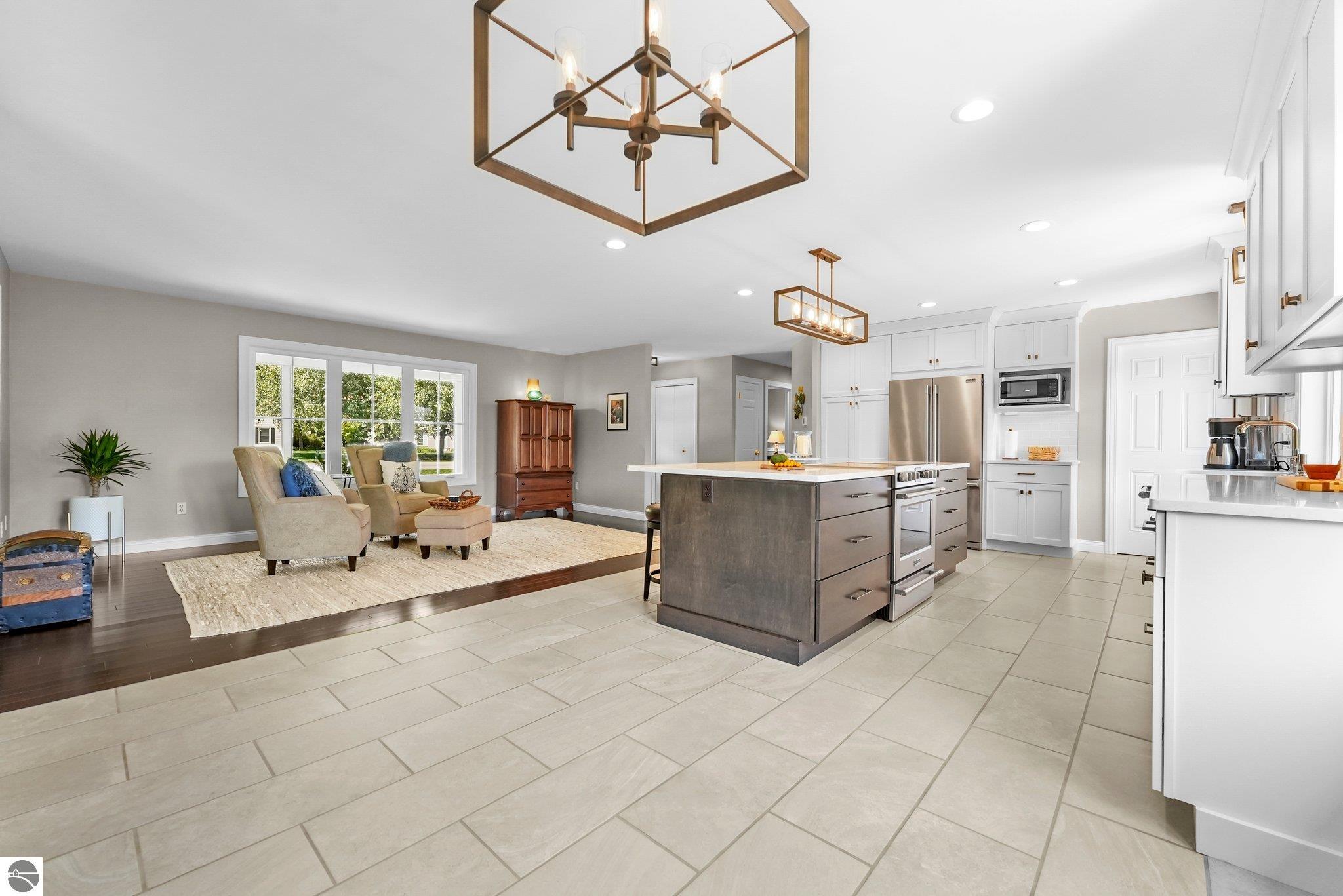 8860 Horizon Drive