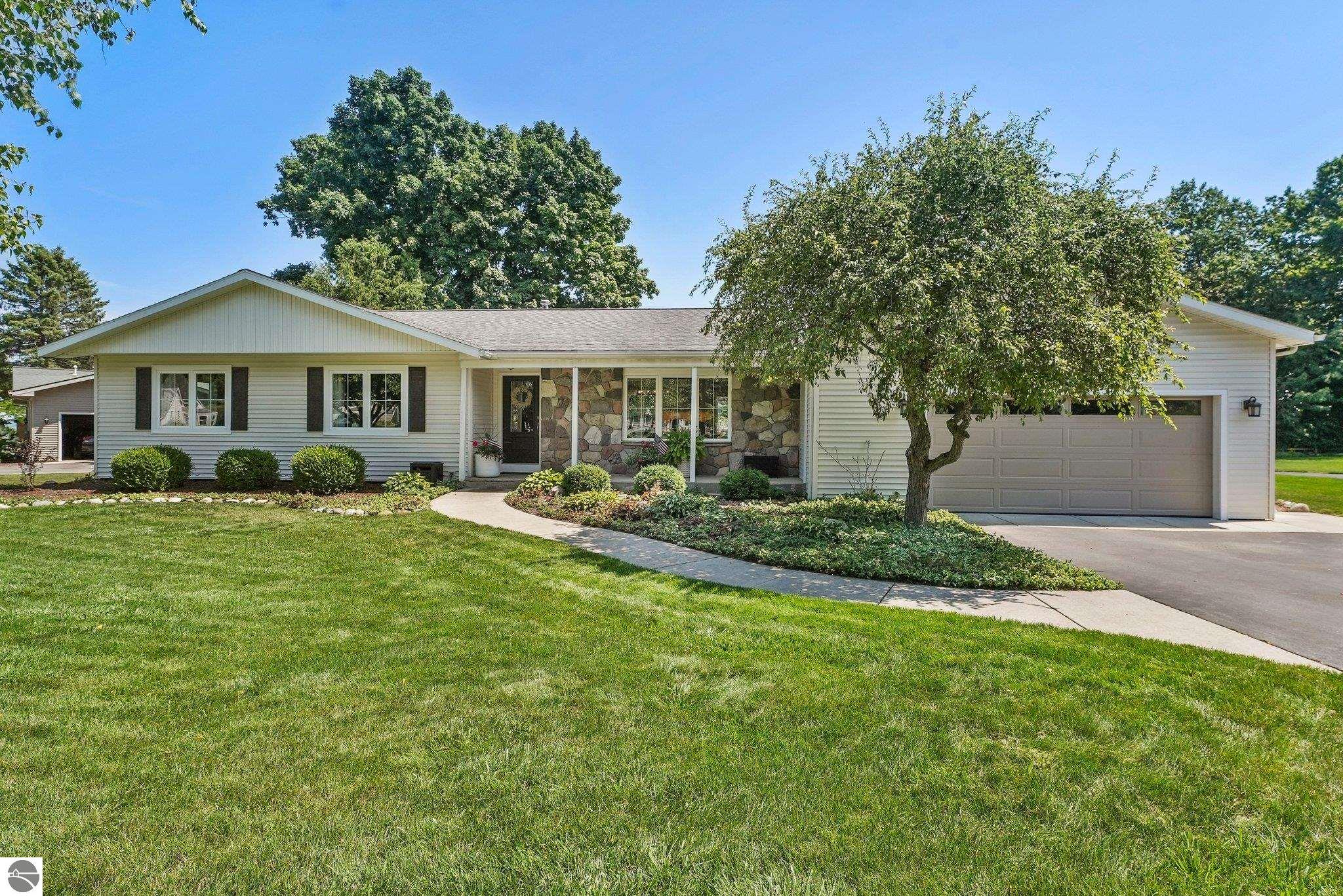 8860 Horizon Drive