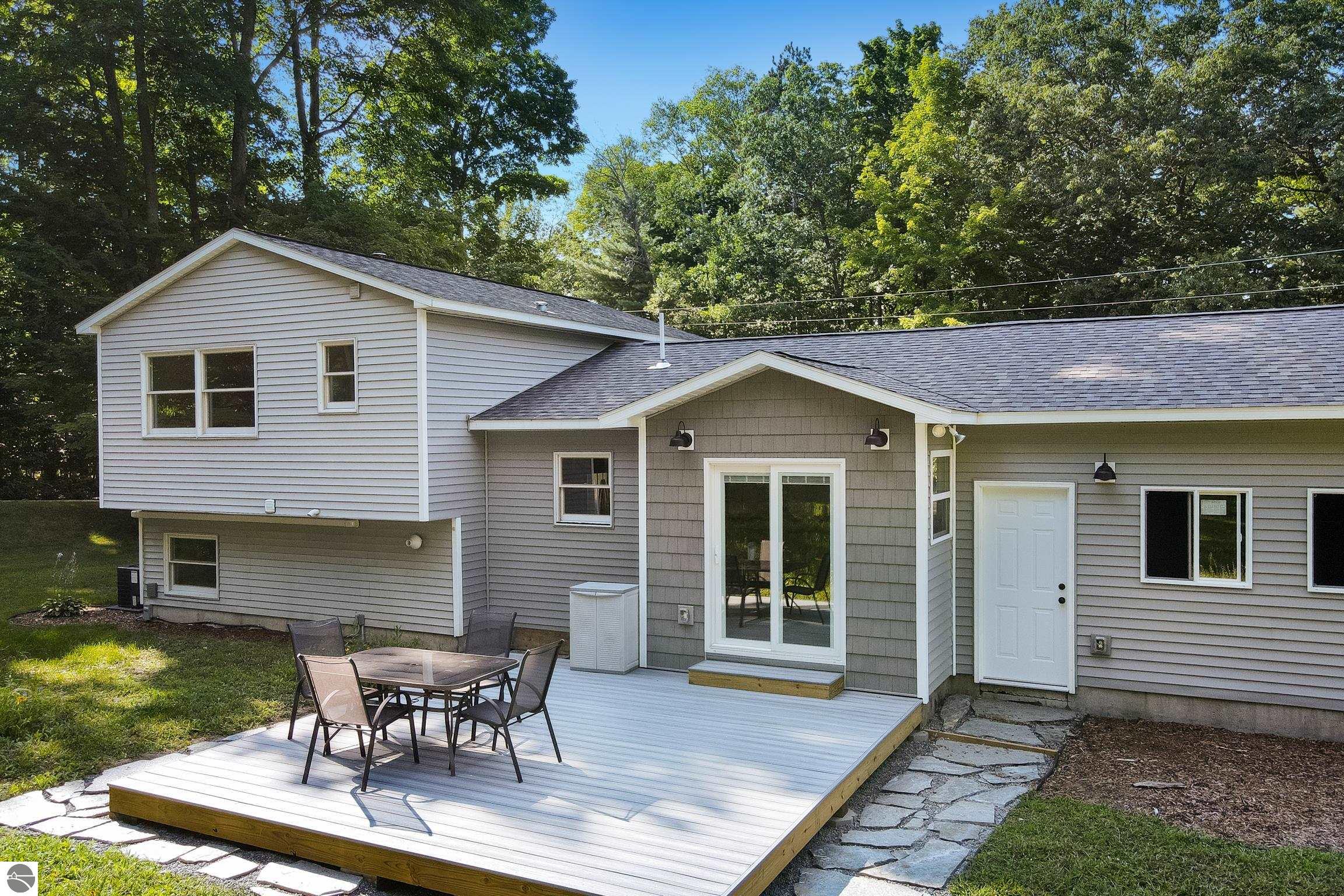 624 N South Long Lake Road