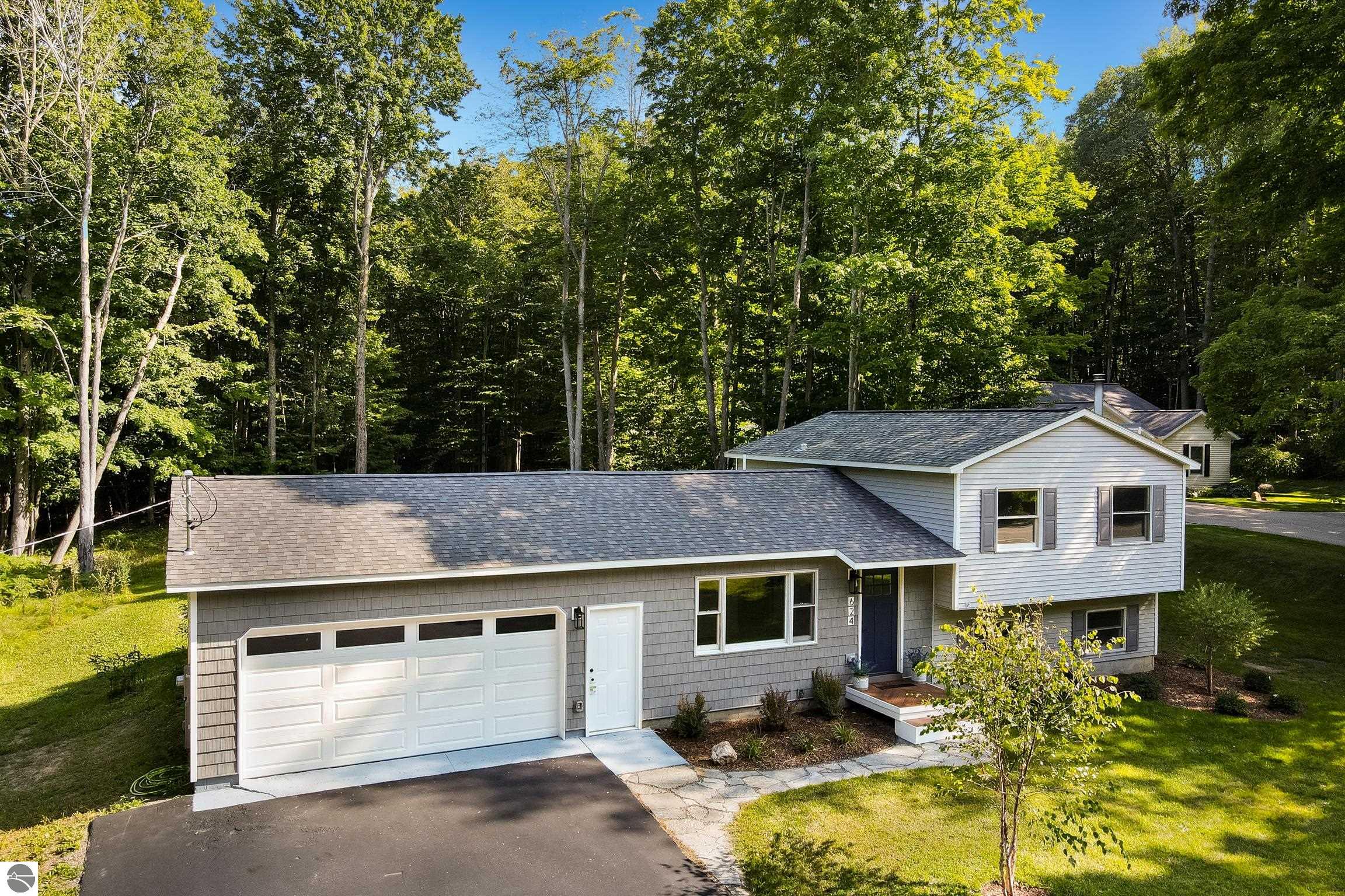 624 N South Long Lake Road