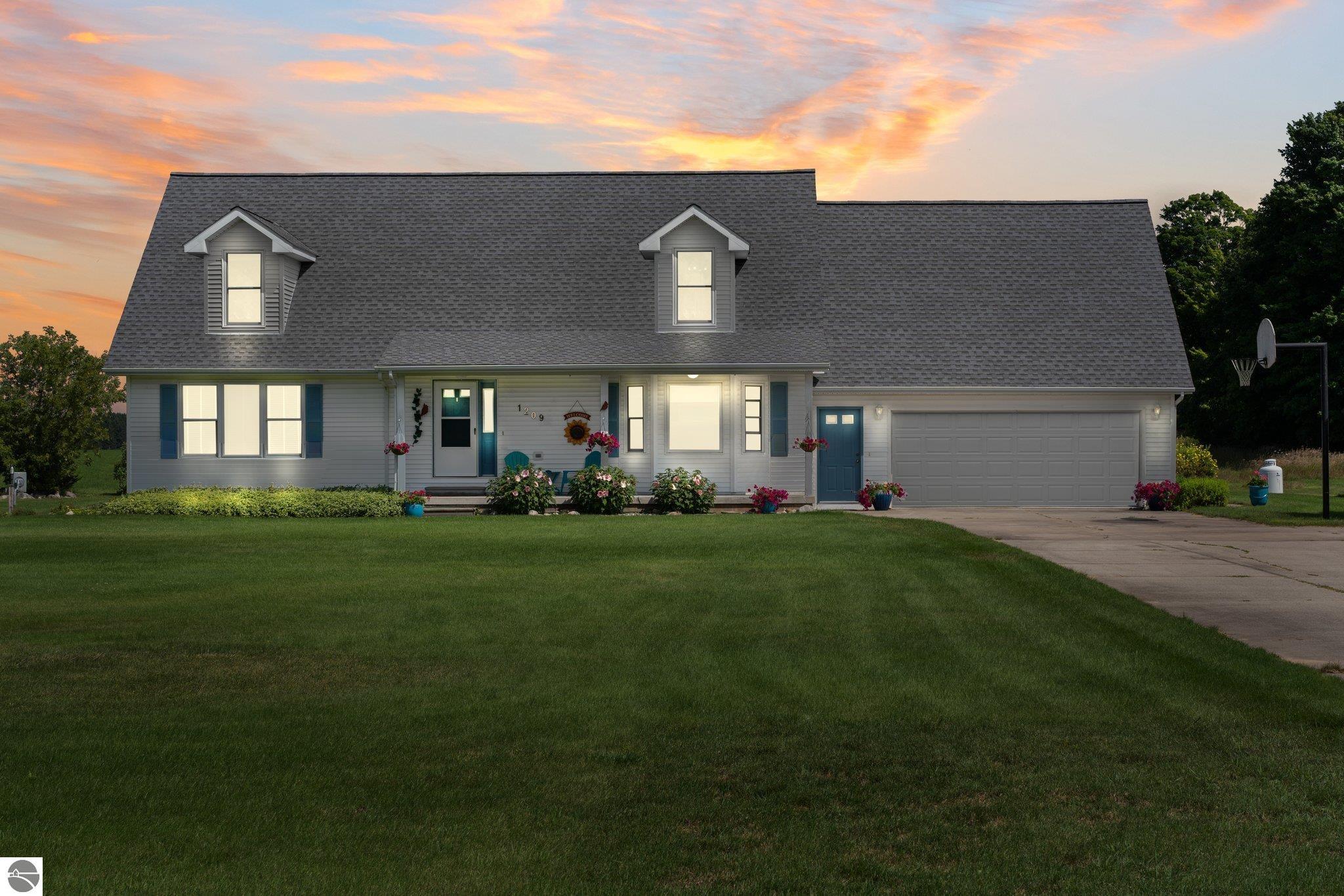 1209 SE Saunders Road