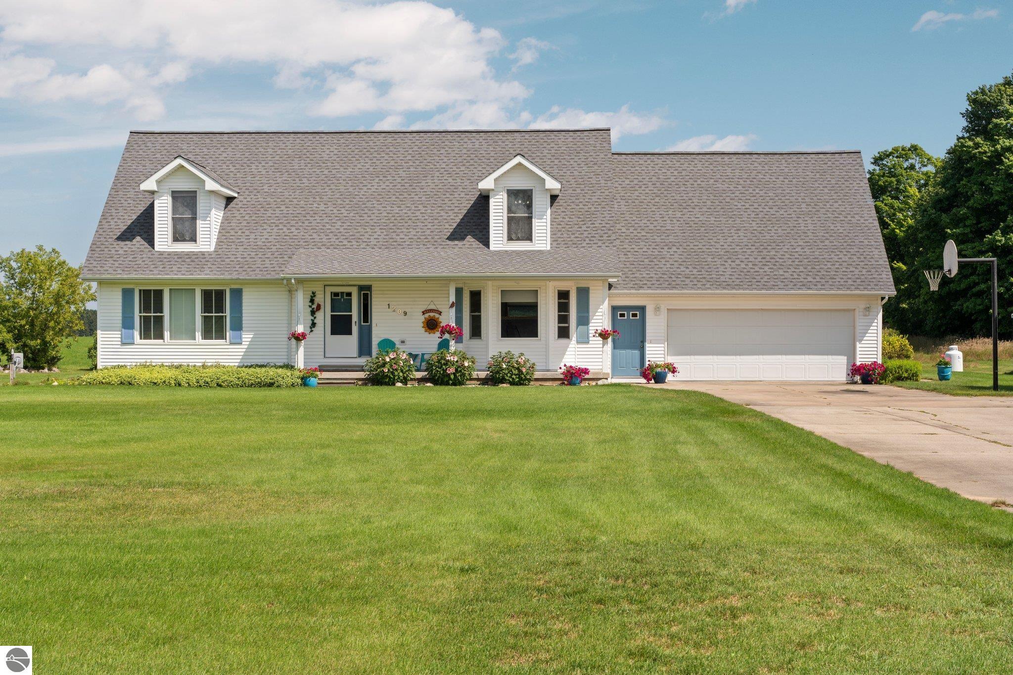 1209 SE Saunders Road