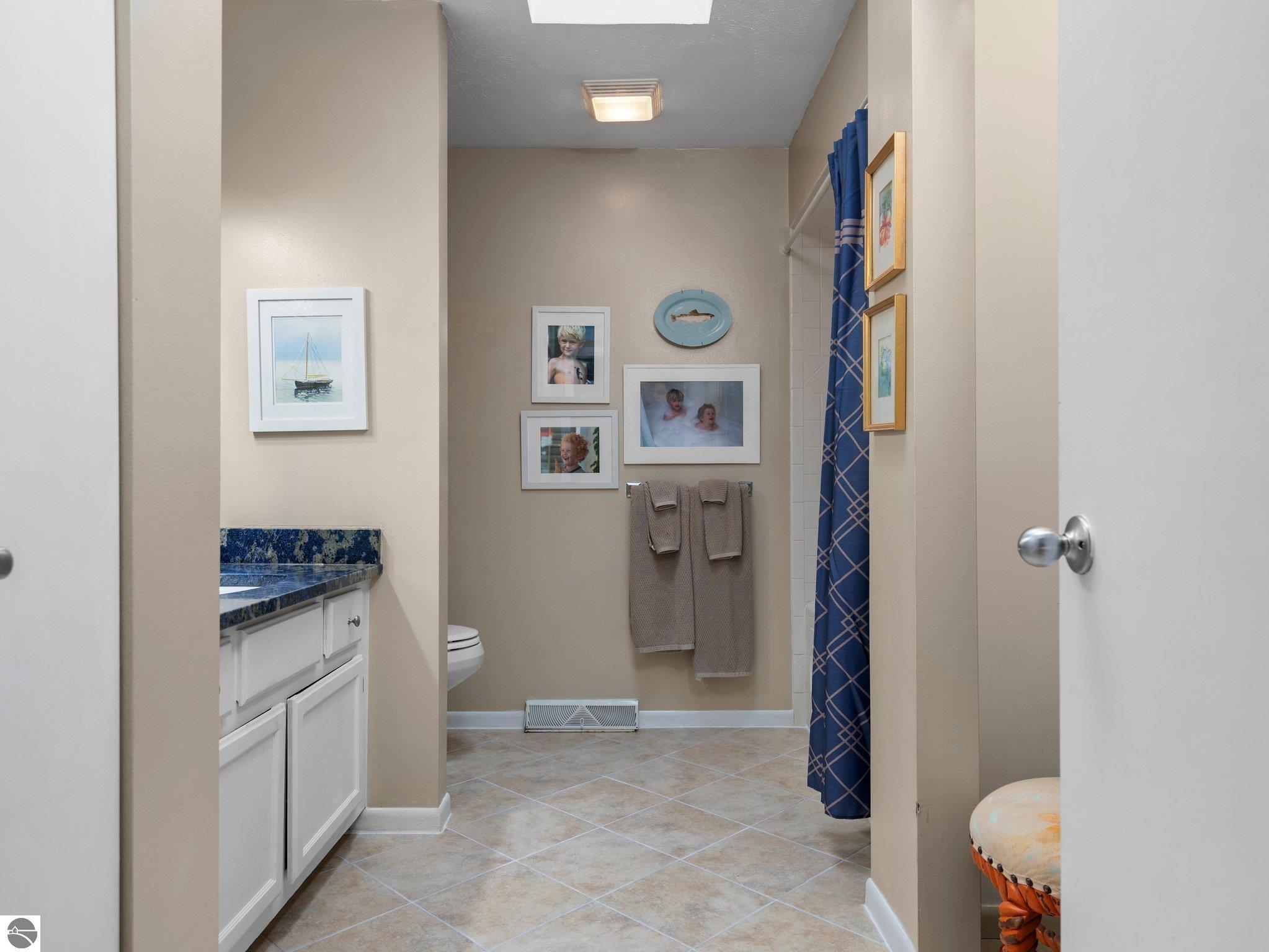 2155 Hammond Place Center
