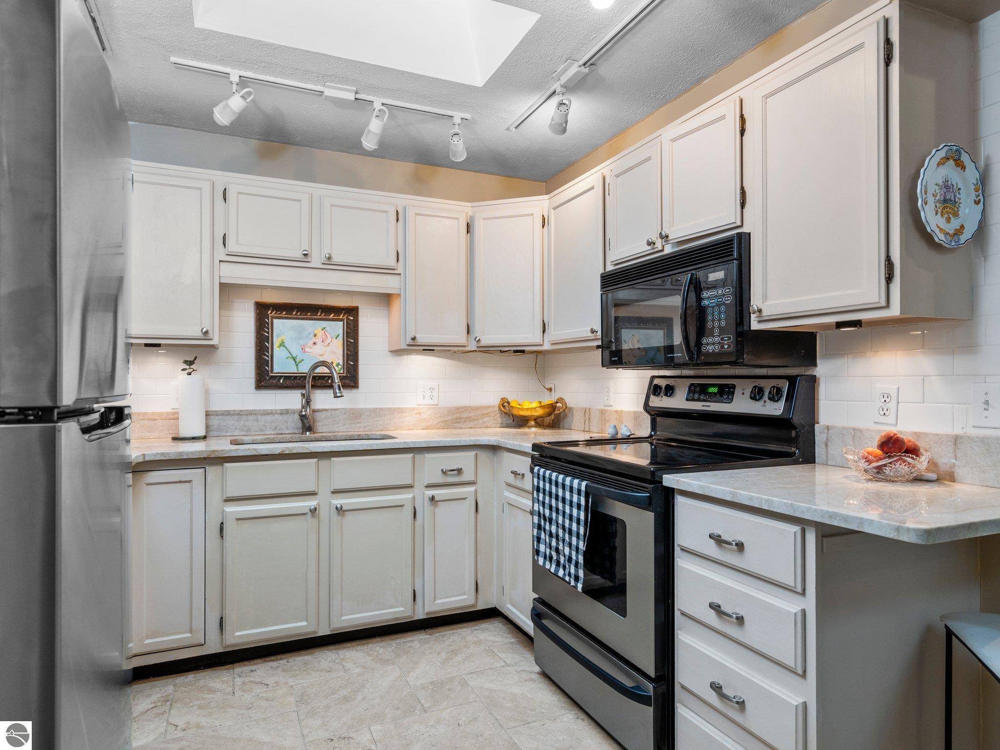 2155 Hammond Place Center