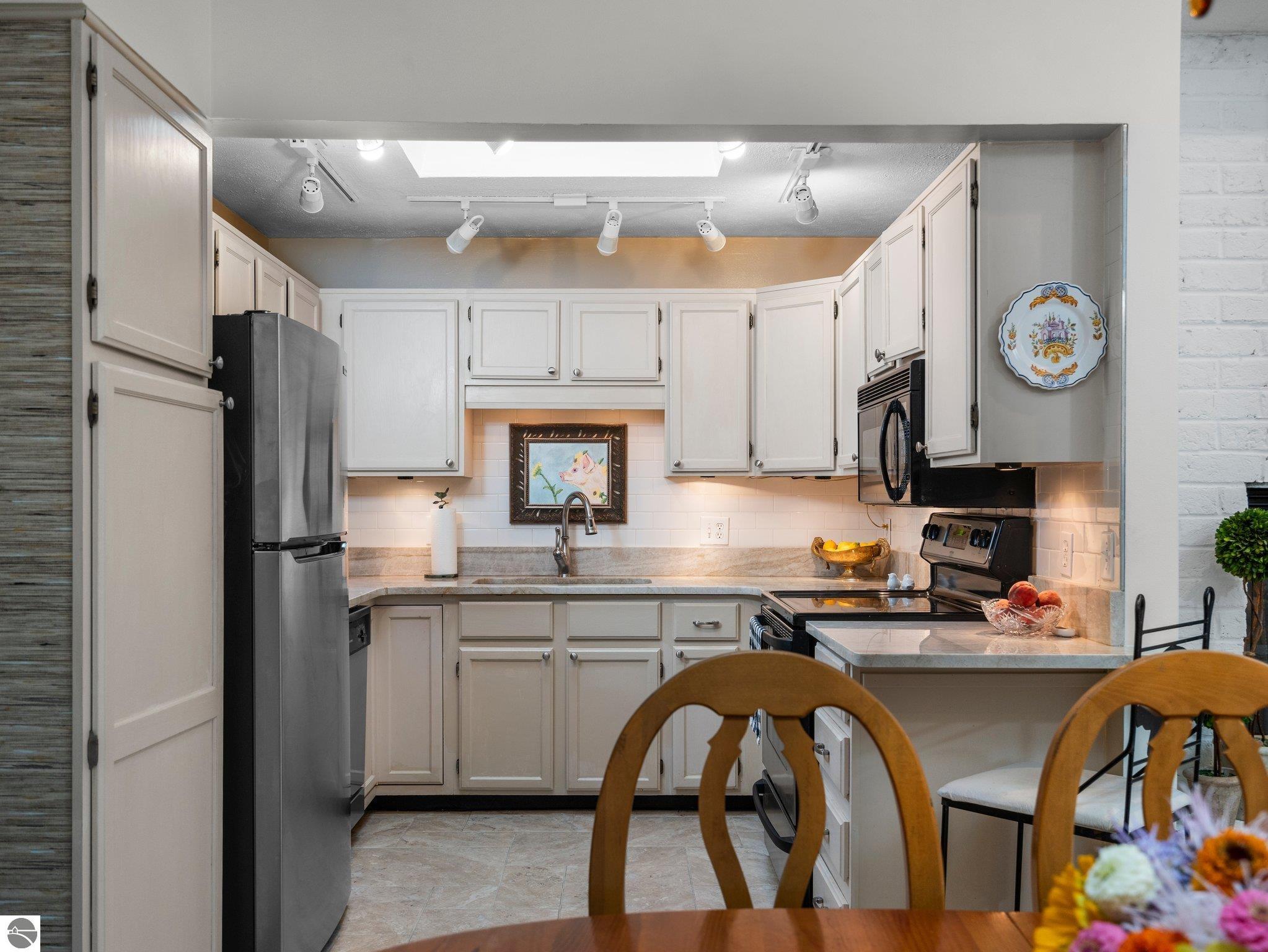 2155 Hammond Place Center