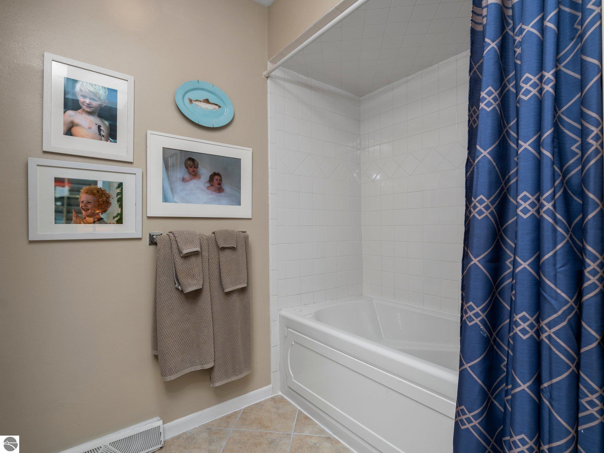 2155 Hammond Place Center