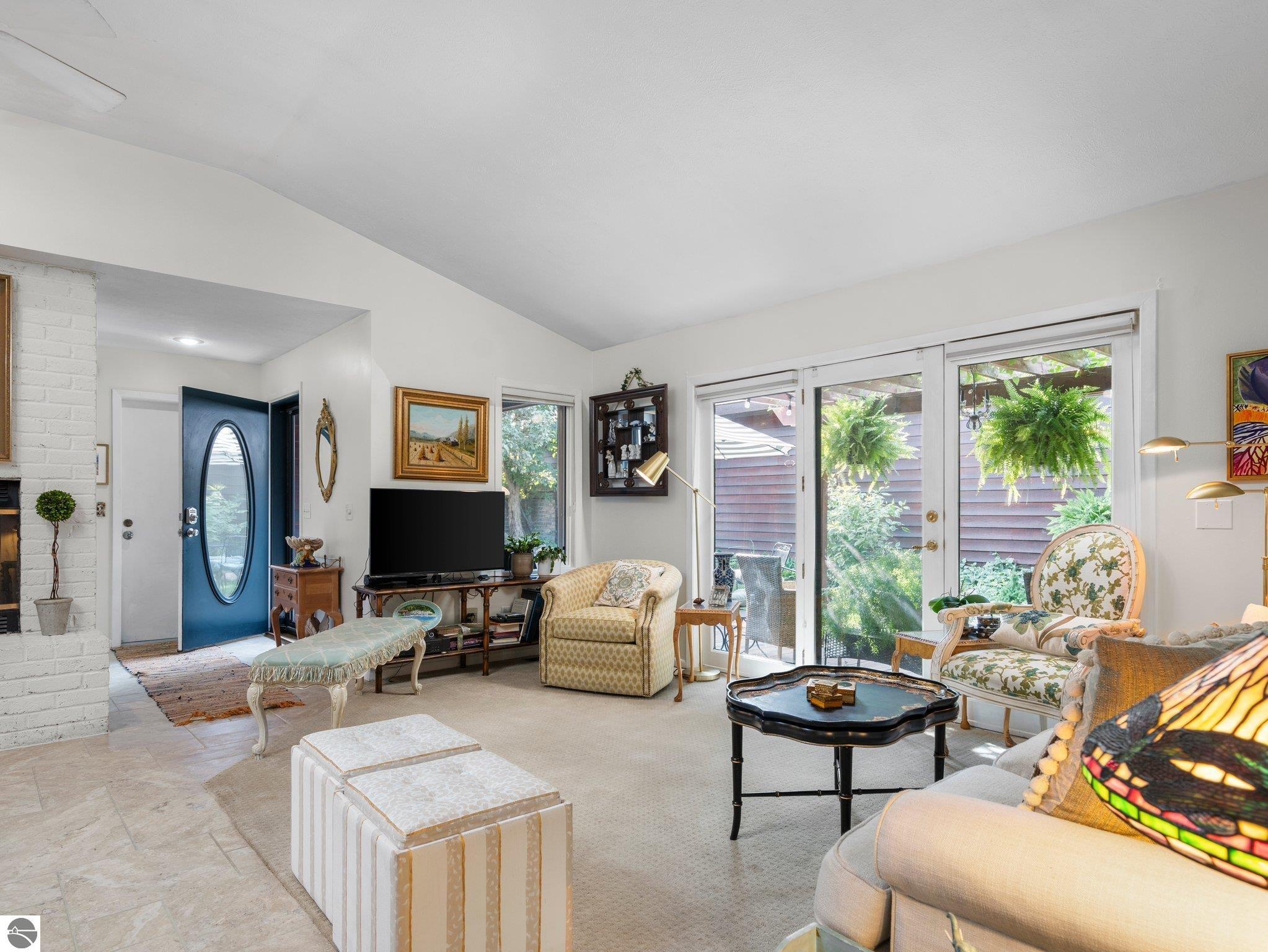 2155 Hammond Place Center
