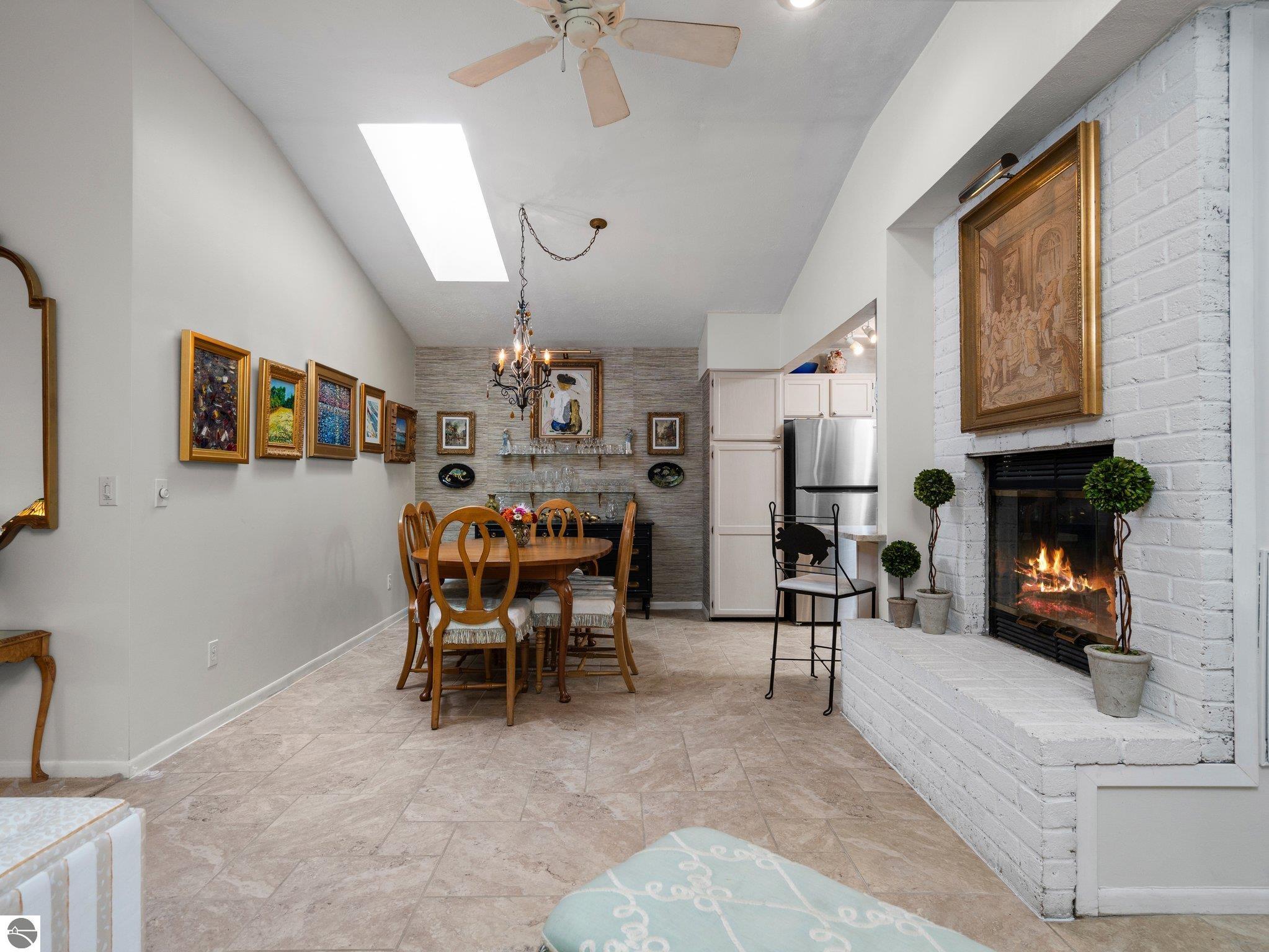 2155 Hammond Place Center