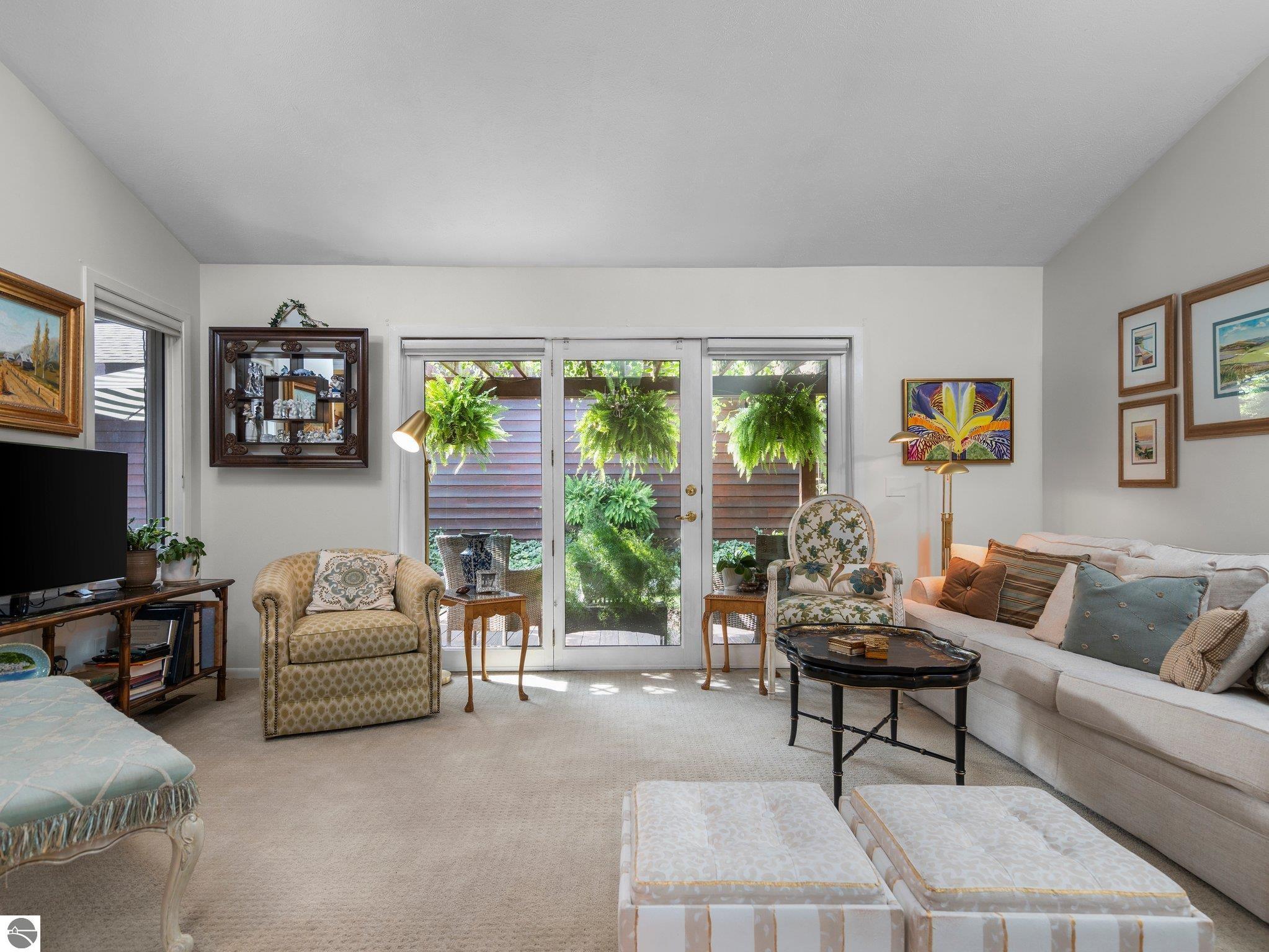 2155 Hammond Place Center