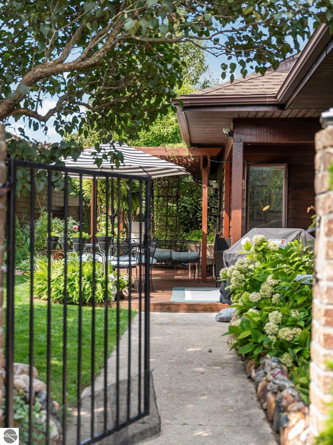 2155 Hammond Place Center
