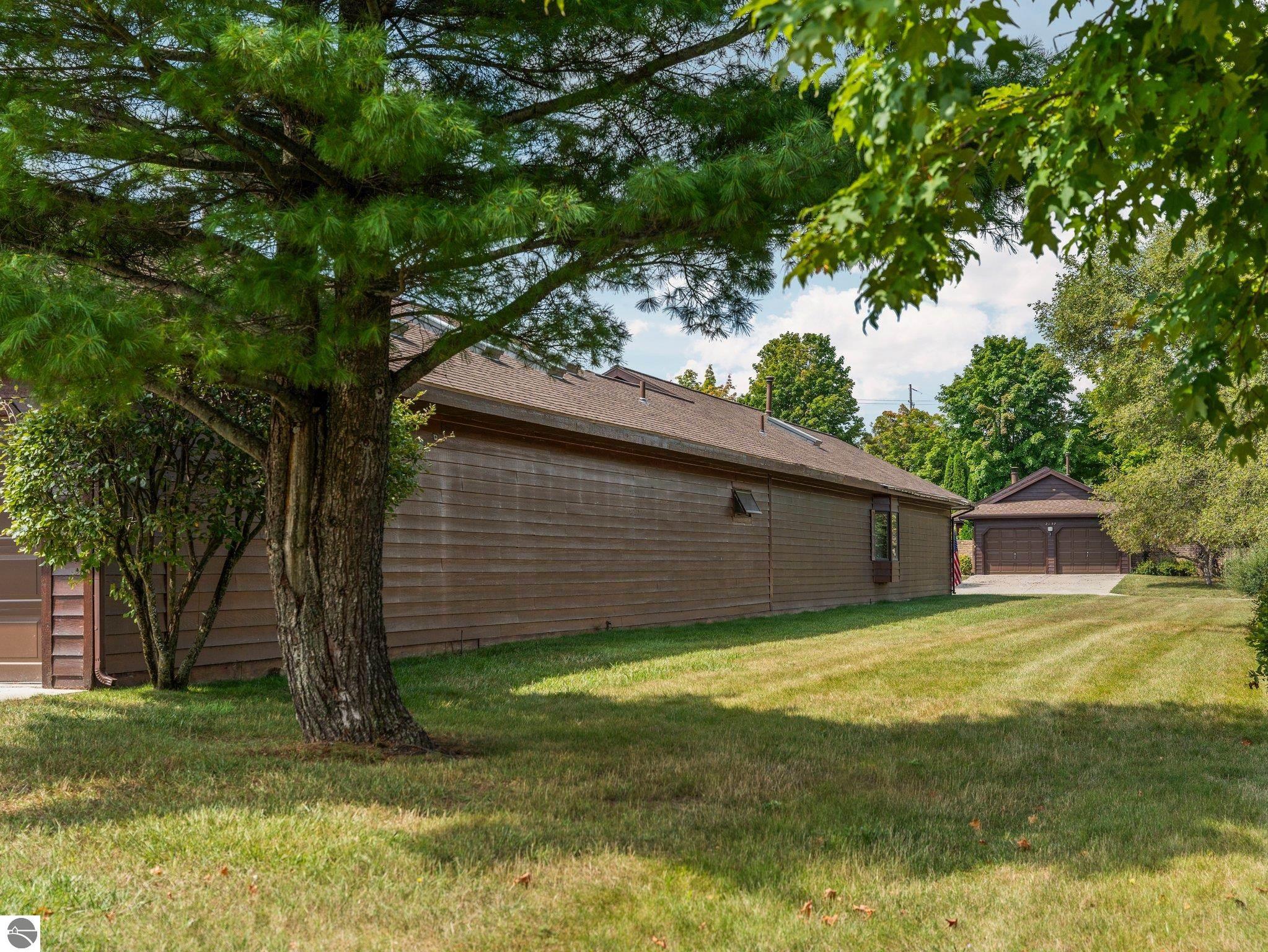 2155 Hammond Place Center