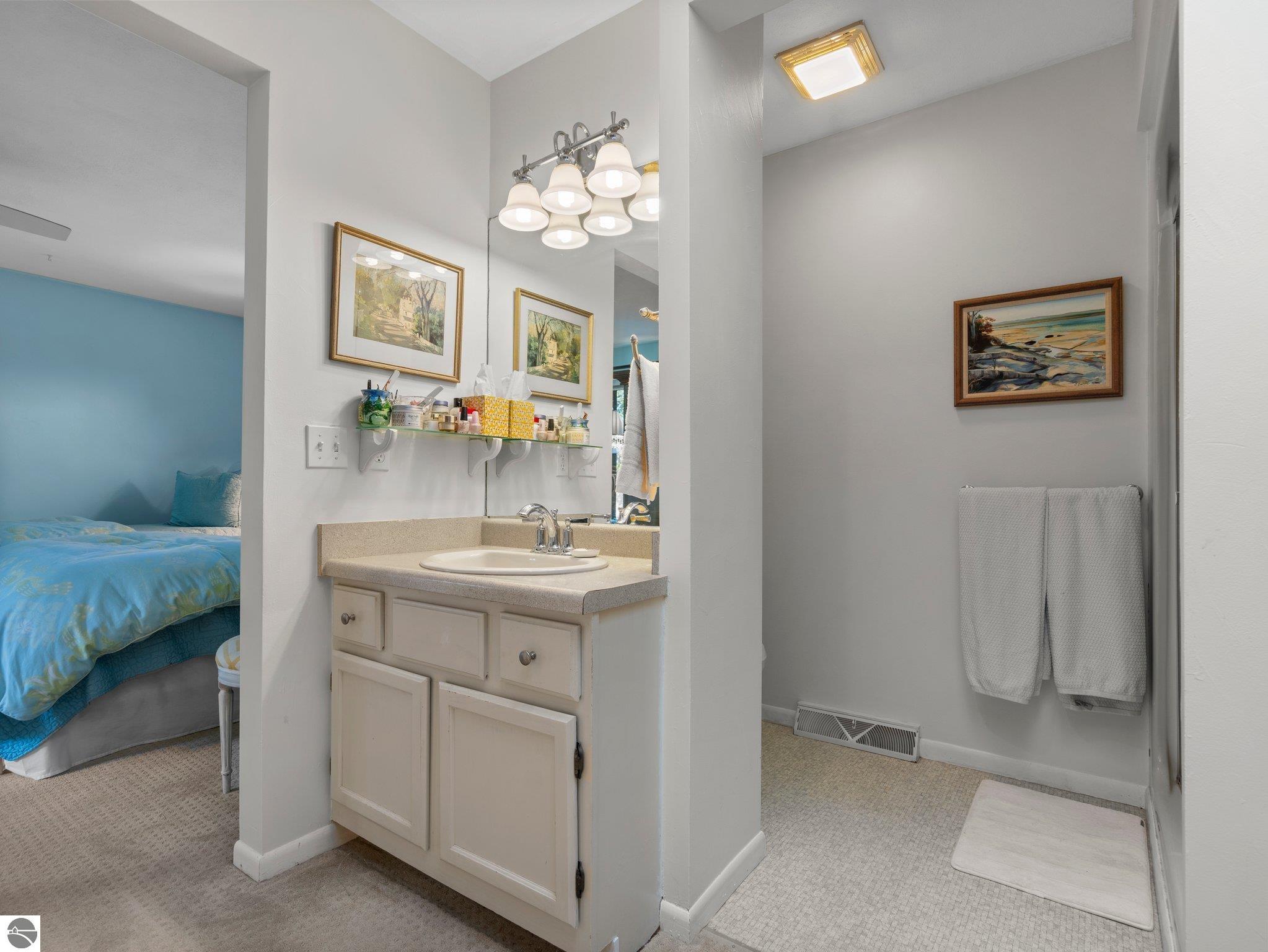 2155 Hammond Place Center