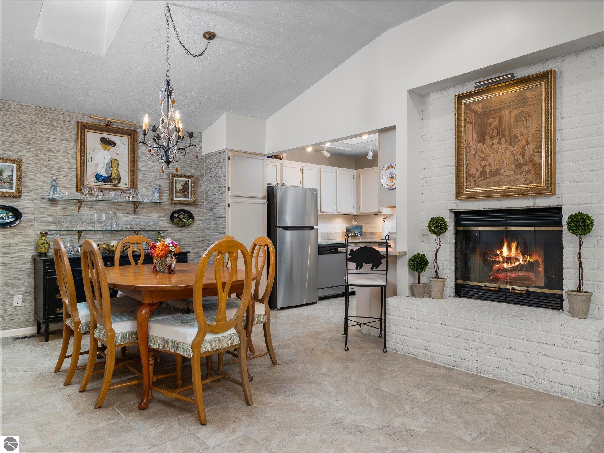 2155 Hammond Place Center