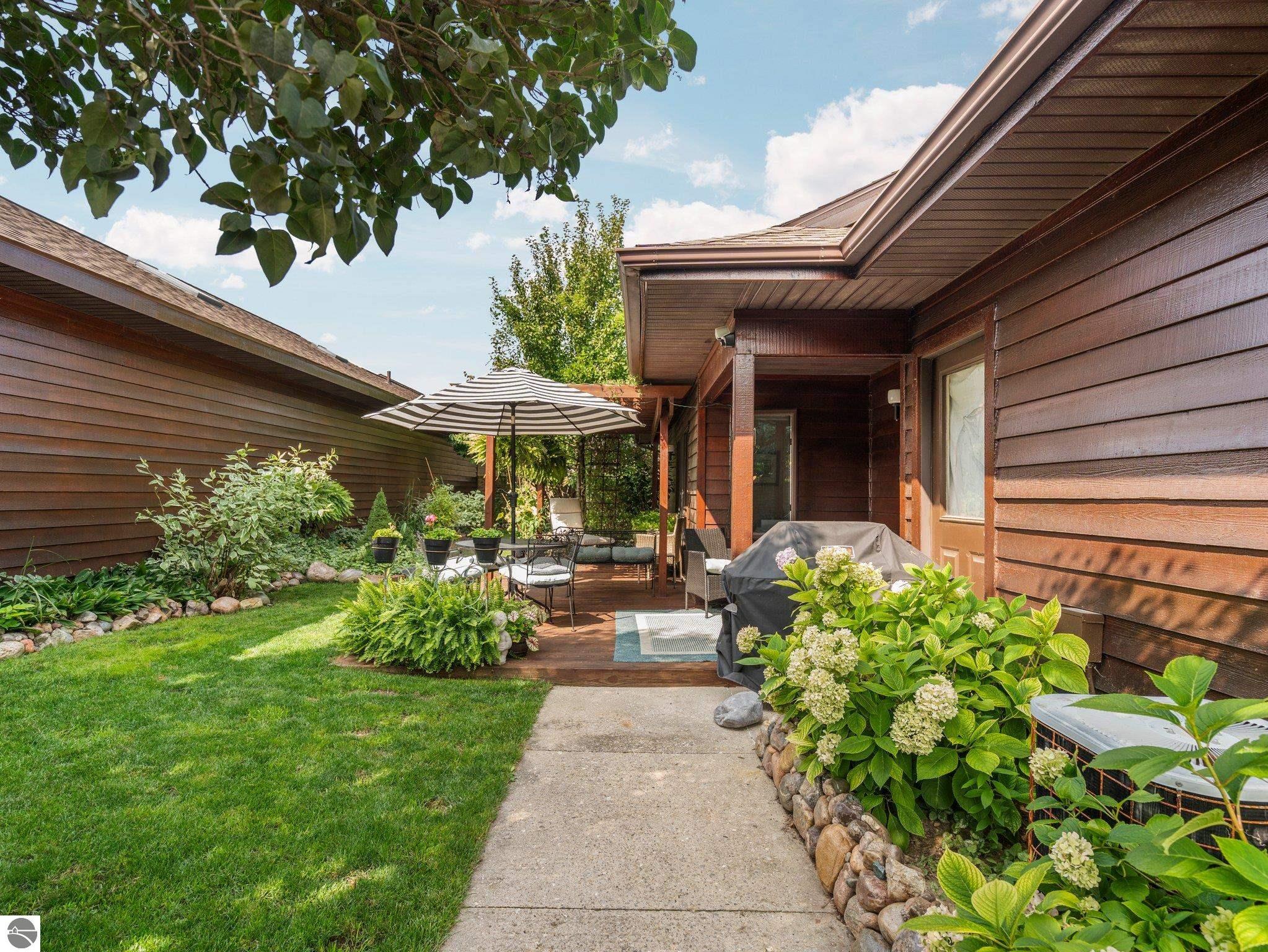 2155 Hammond Place Center