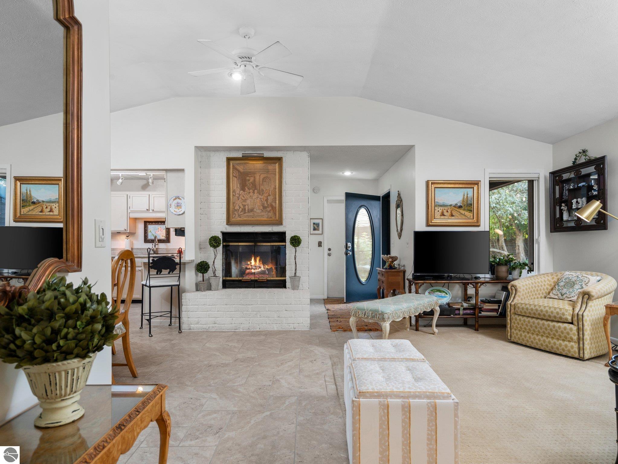 2155 Hammond Place Center