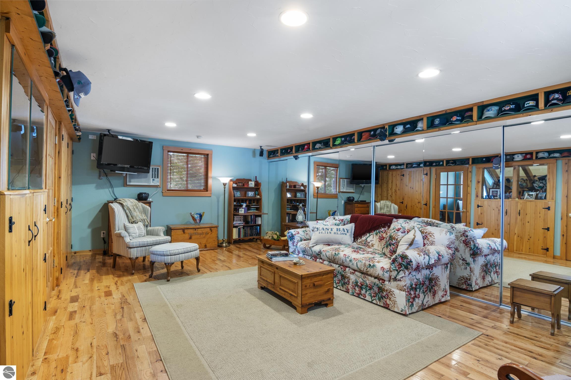 440 S East Bay Boulevard